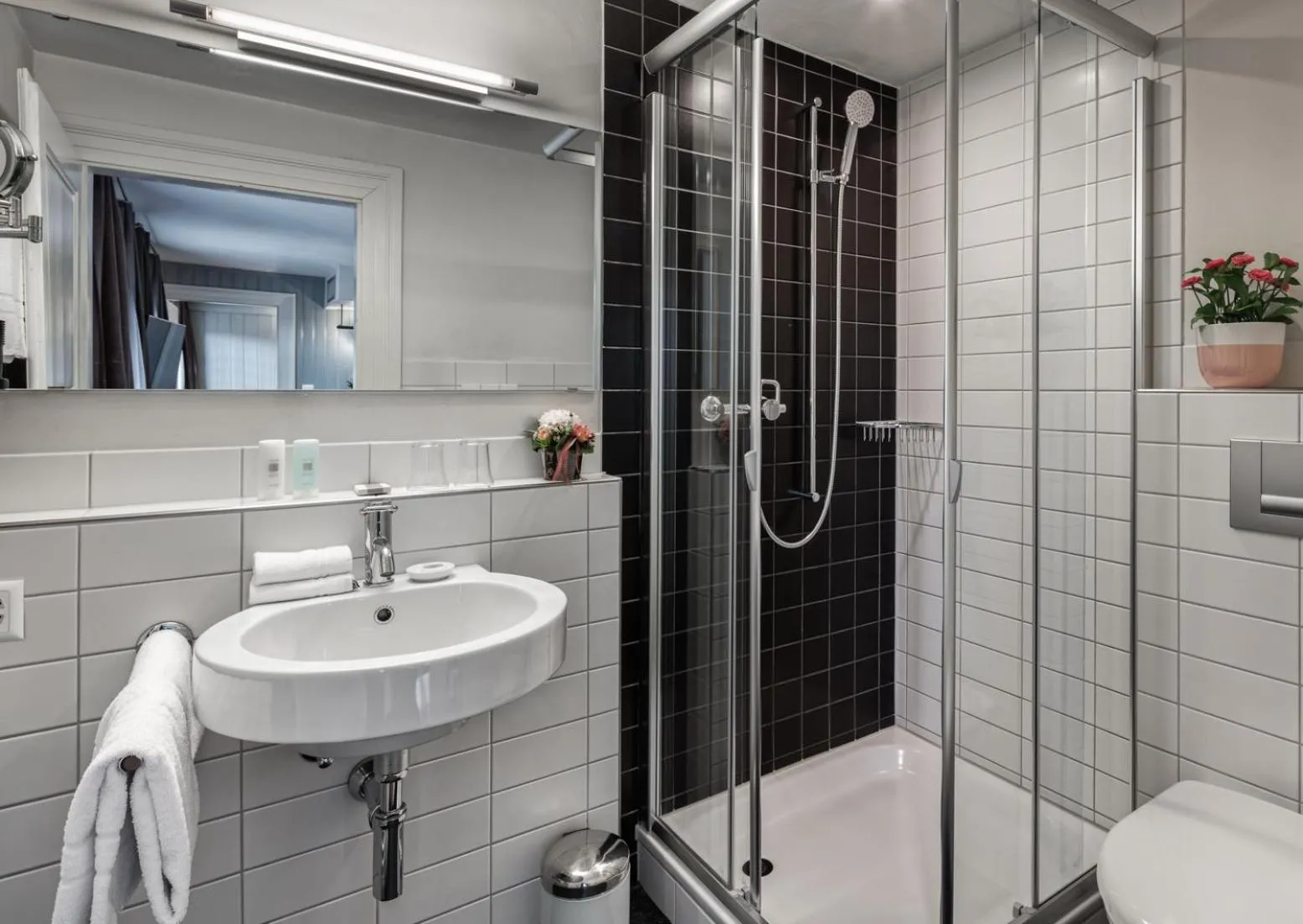 Bathroom in Hotel Le Lion - Self Check-in