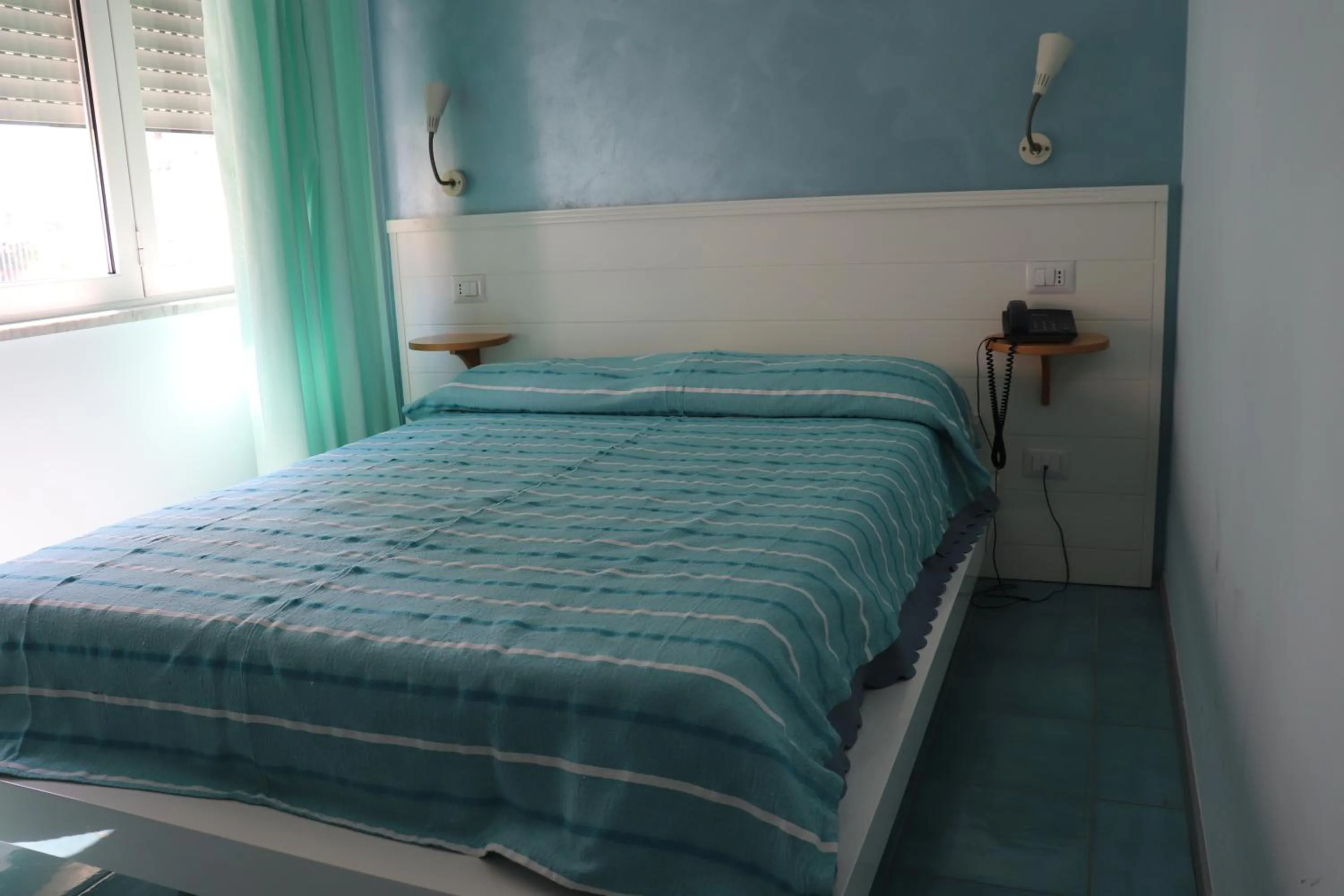 Bedroom, Bed in Rock Garden