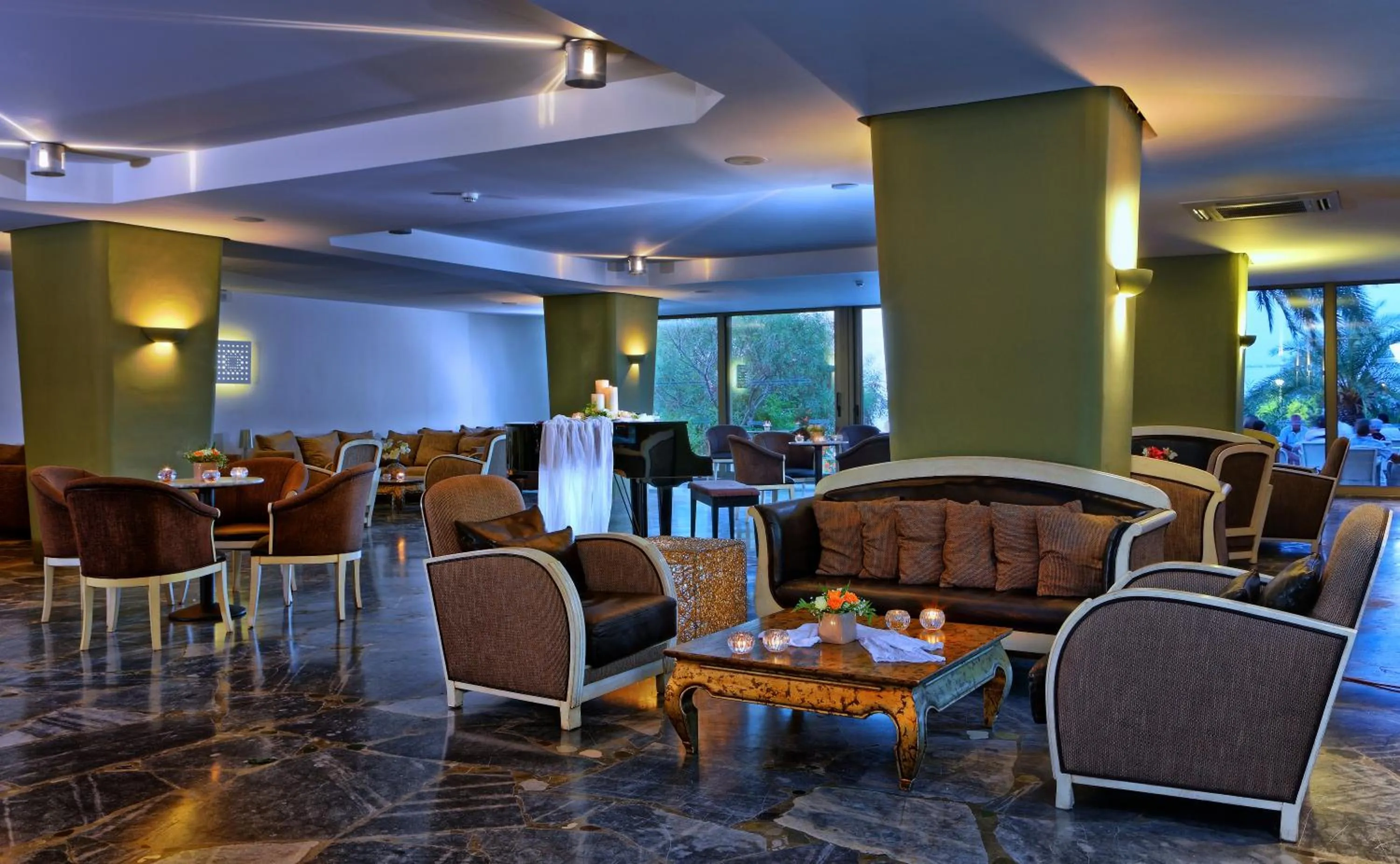 Communal lounge/ TV room in Sitia Beach City Resort & Spa