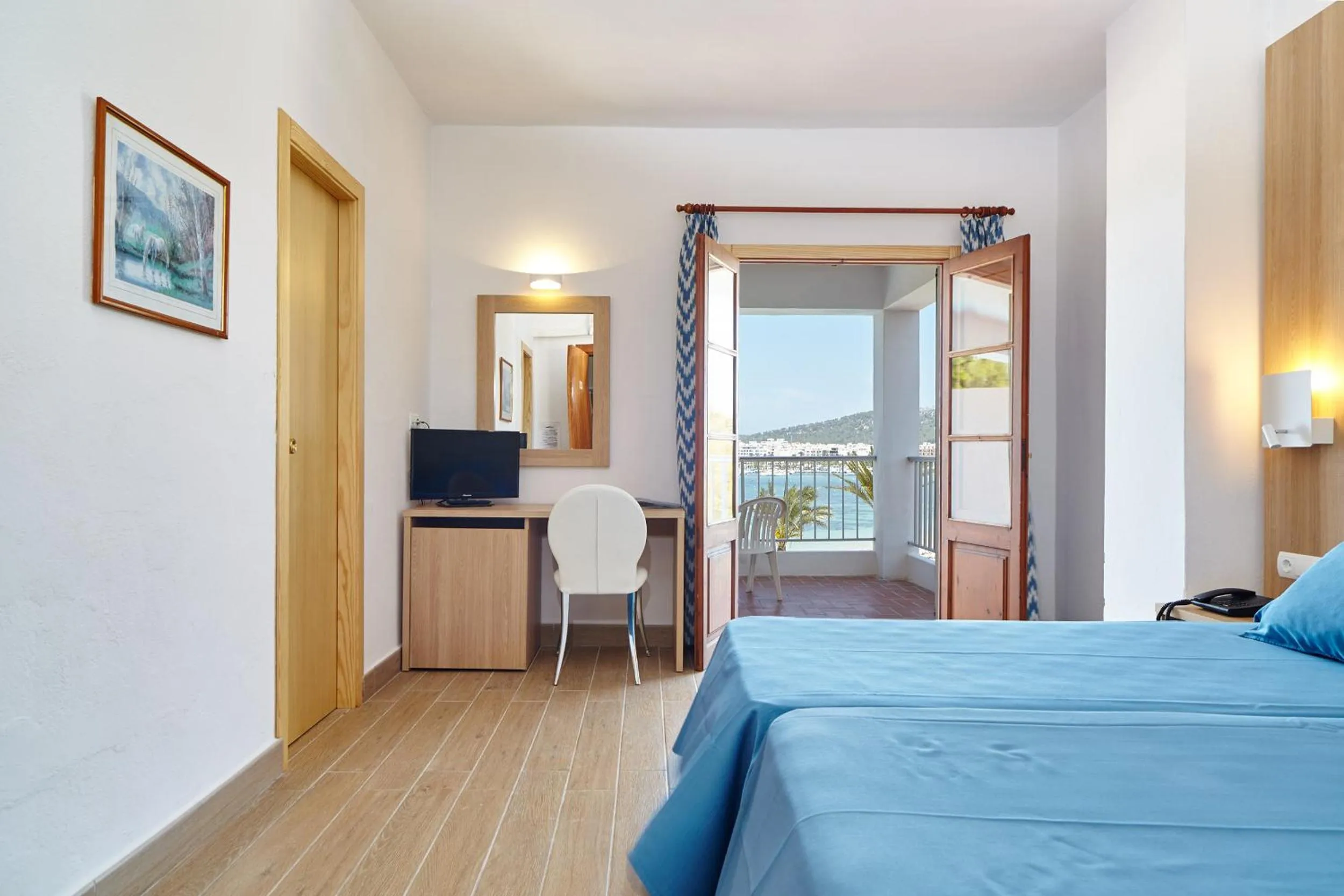 Photo of the whole room, Bed in Hotel Ses Savines