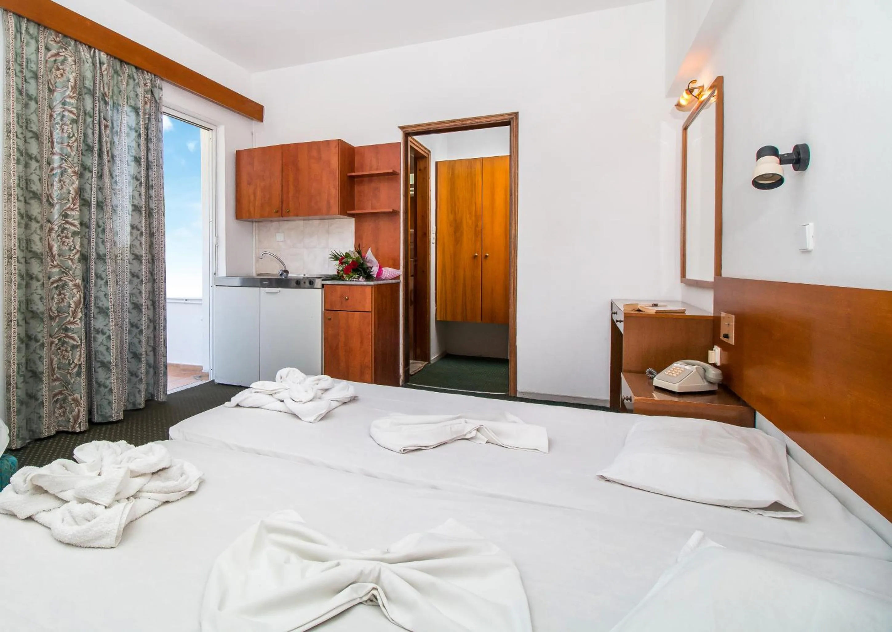 Photo of the whole room in Achousa Hotel