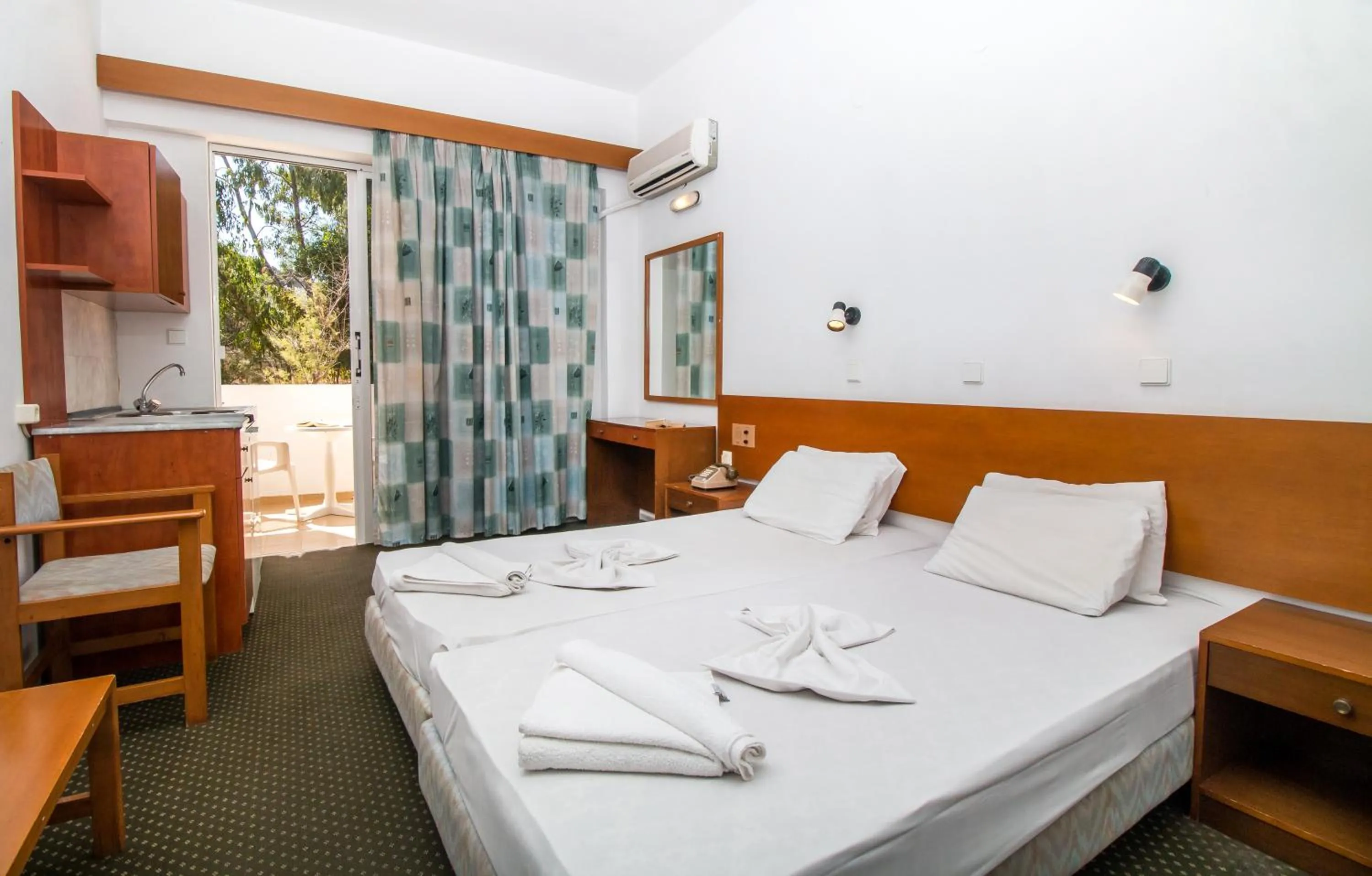 Photo of the whole room in Achousa Hotel