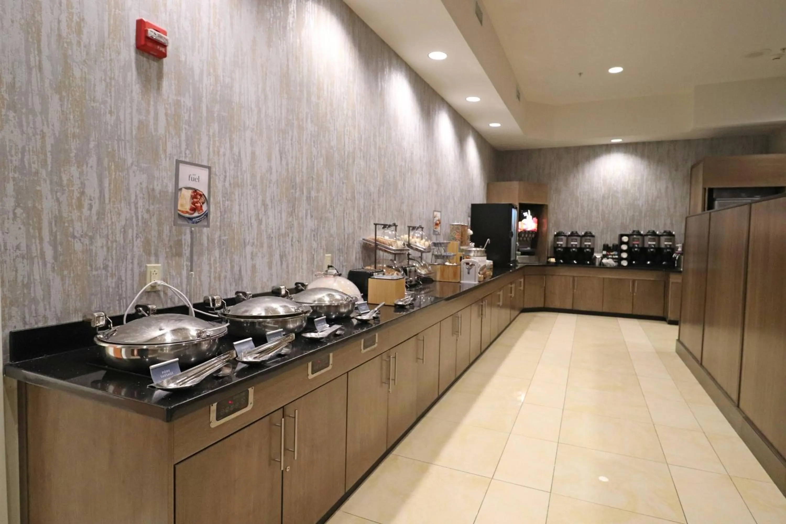 Breakfast in Fairfield Inn & Suites by Marriott Kearney