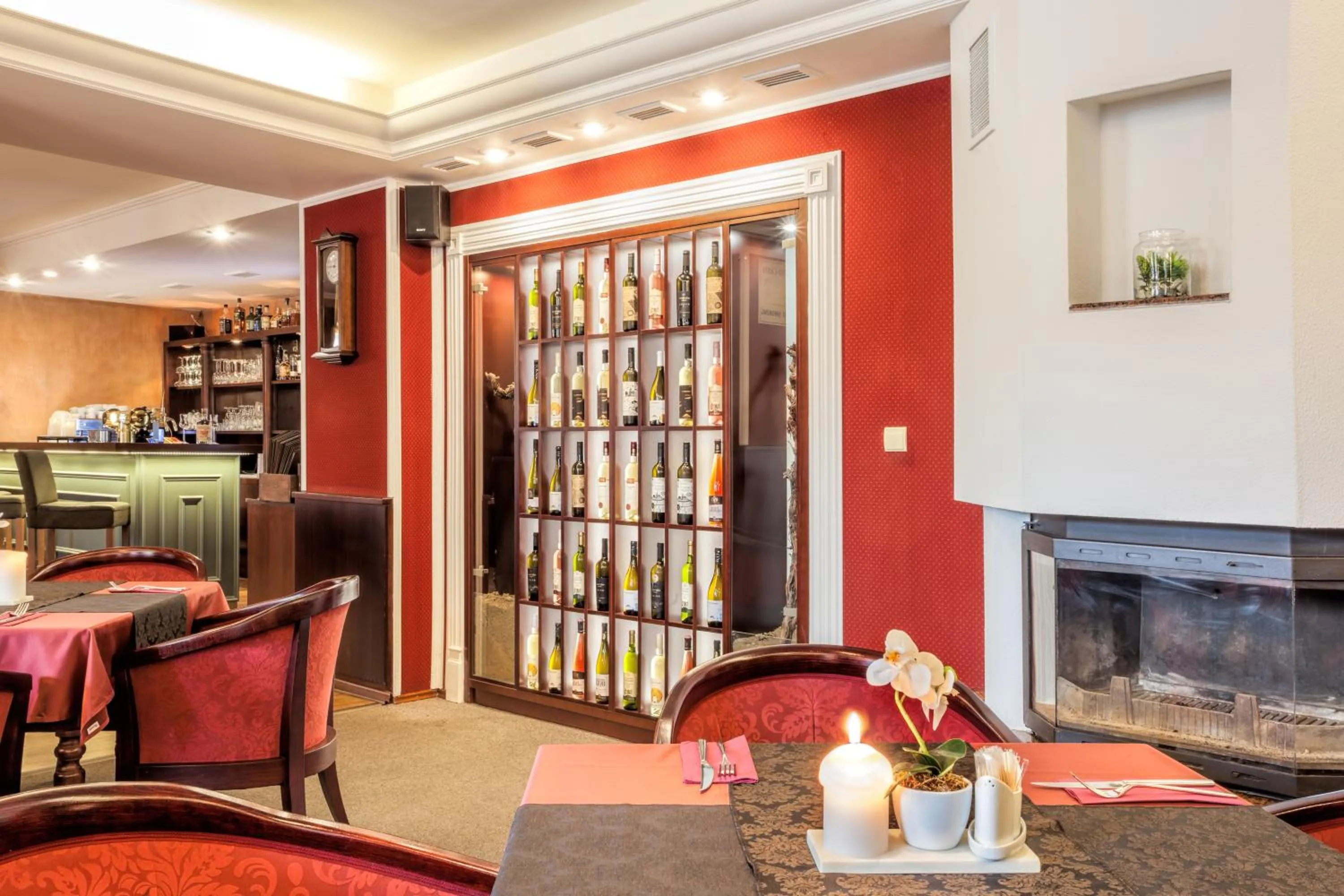 Restaurant/places to eat in Hotel Beta