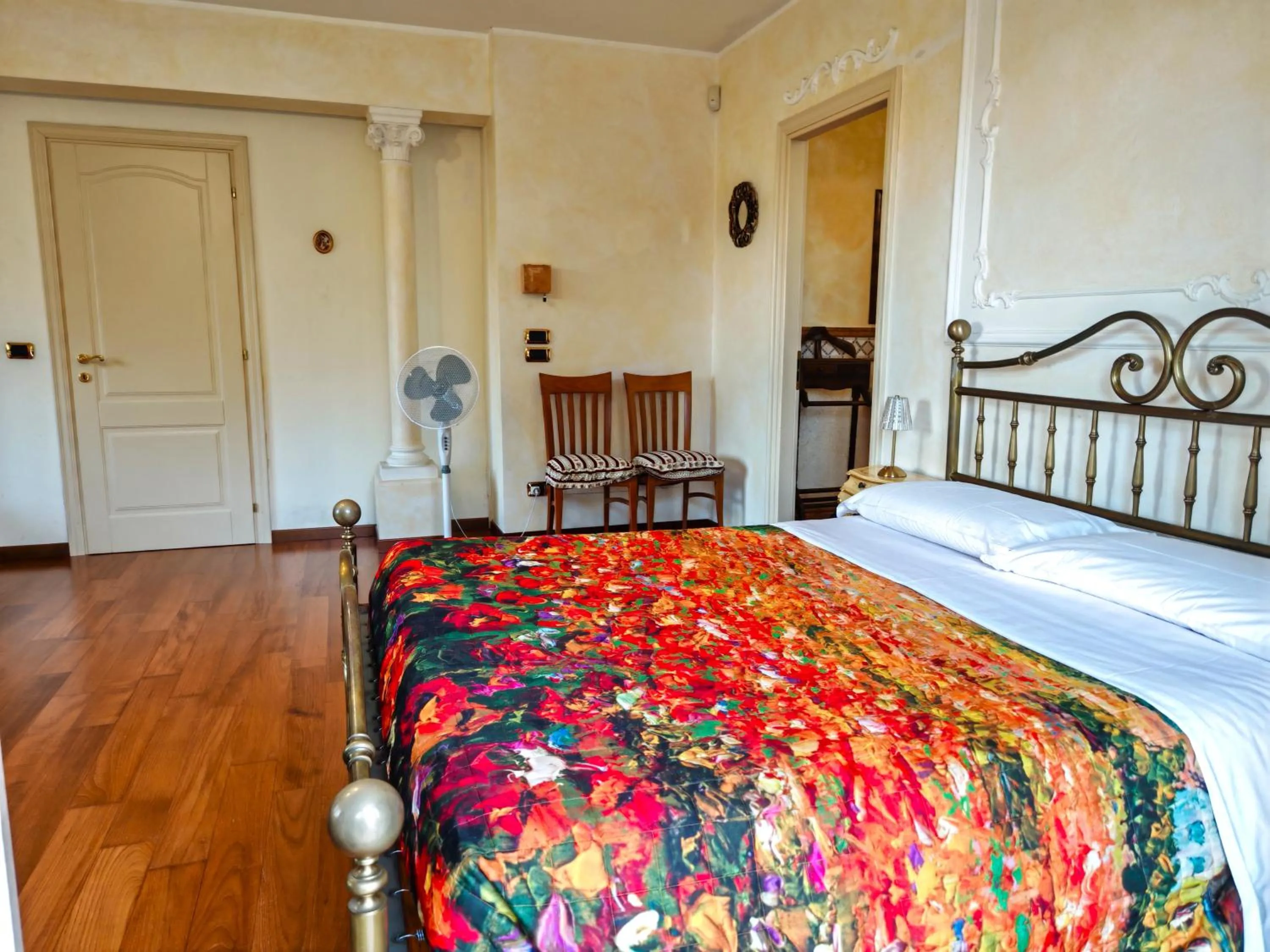 Photo of the whole room, Bed in Parco dei Gelsomini