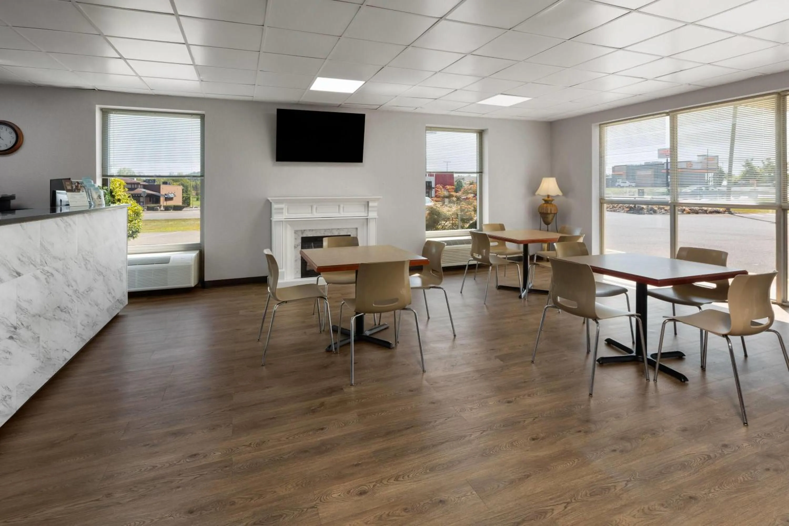 Lobby or reception in Days Inn by Wyndham Cambridge