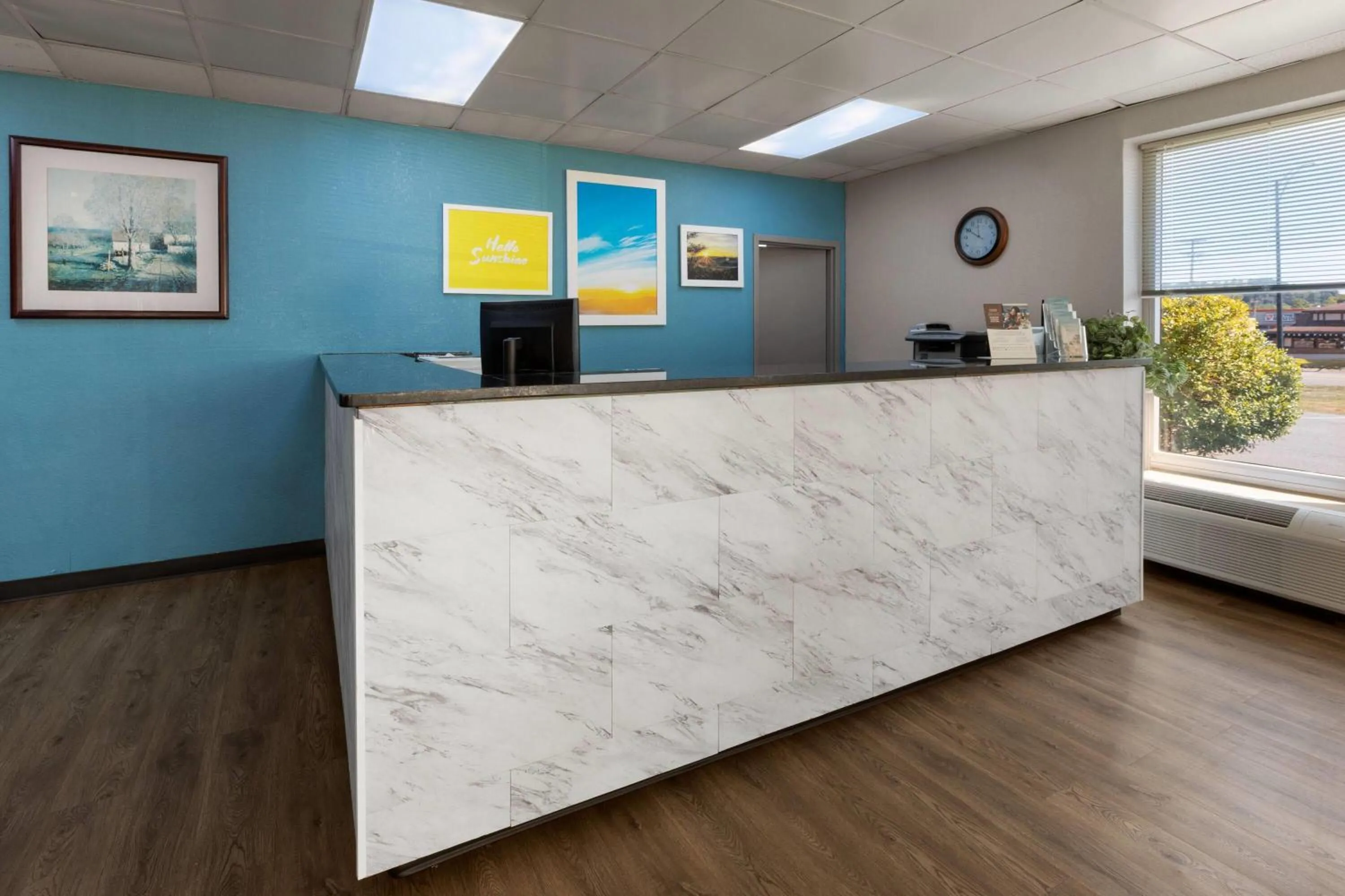 Lobby or reception in Days Inn by Wyndham Cambridge