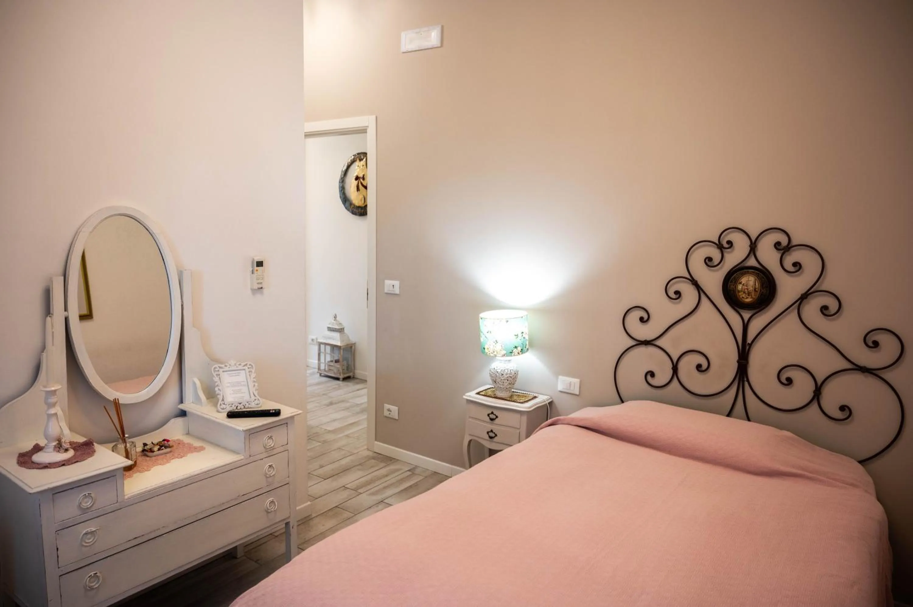 Photo of the whole room, Bed in La Garampa