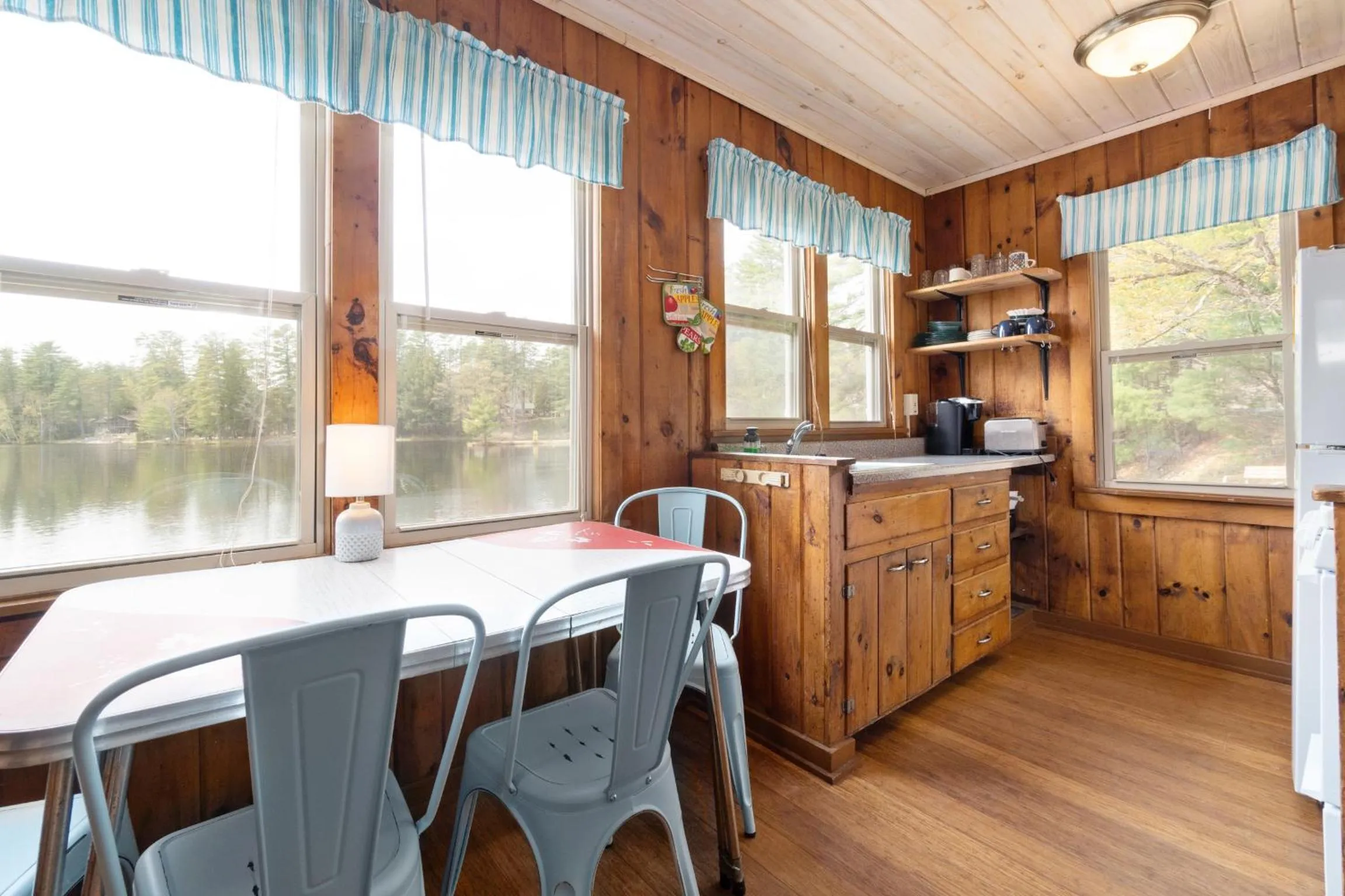 Hide-A-Way Waterfront Cottages