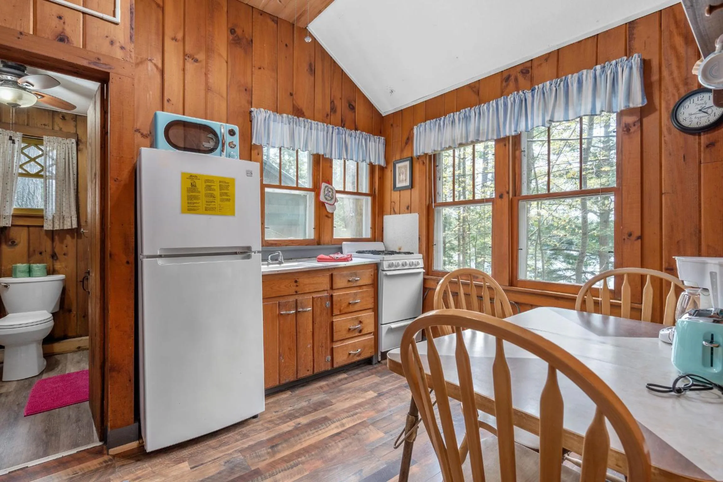 Hide-A-Way Waterfront Cottages