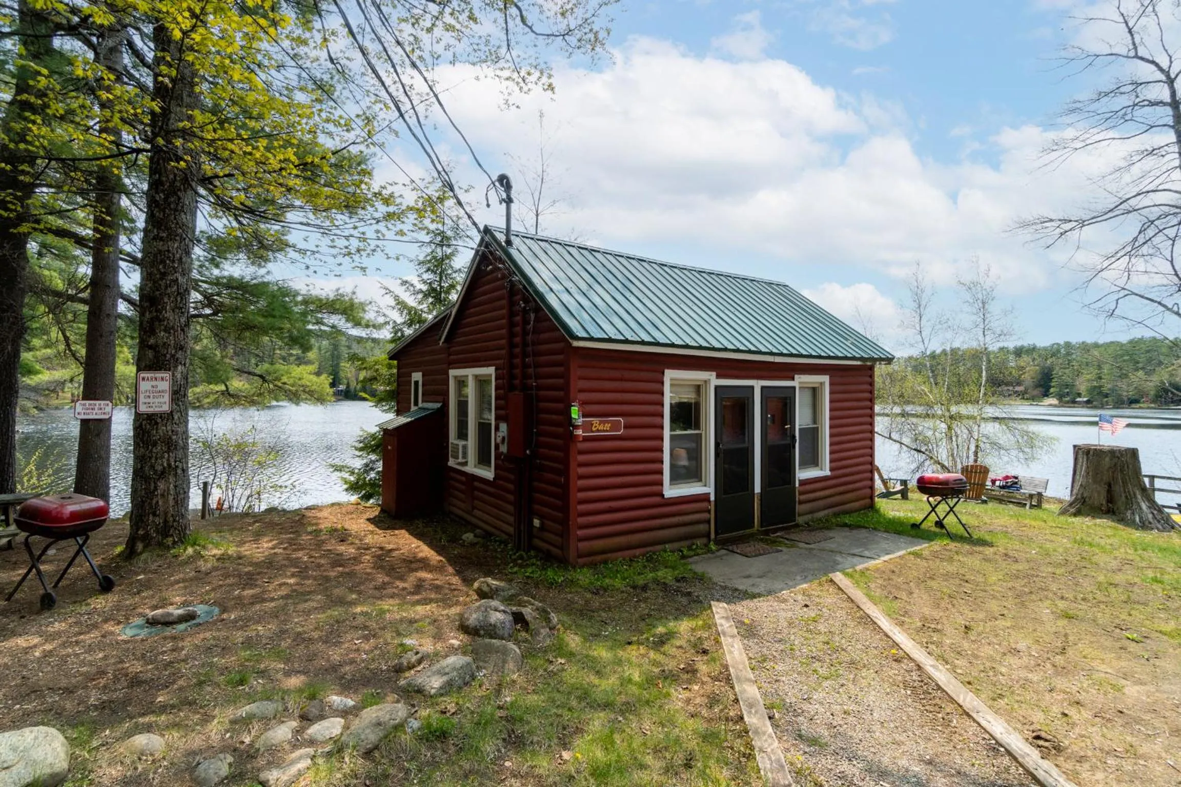 Hide-A-Way Waterfront Cottages