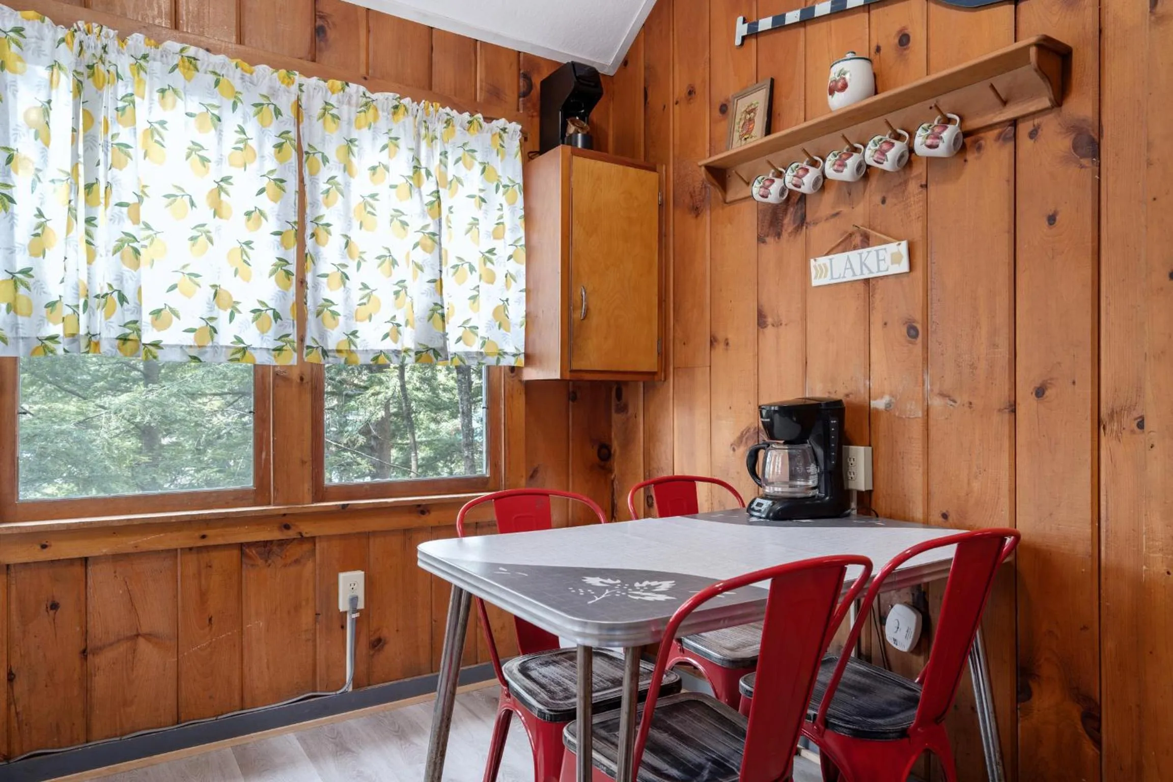 Hide-A-Way Waterfront Cottages