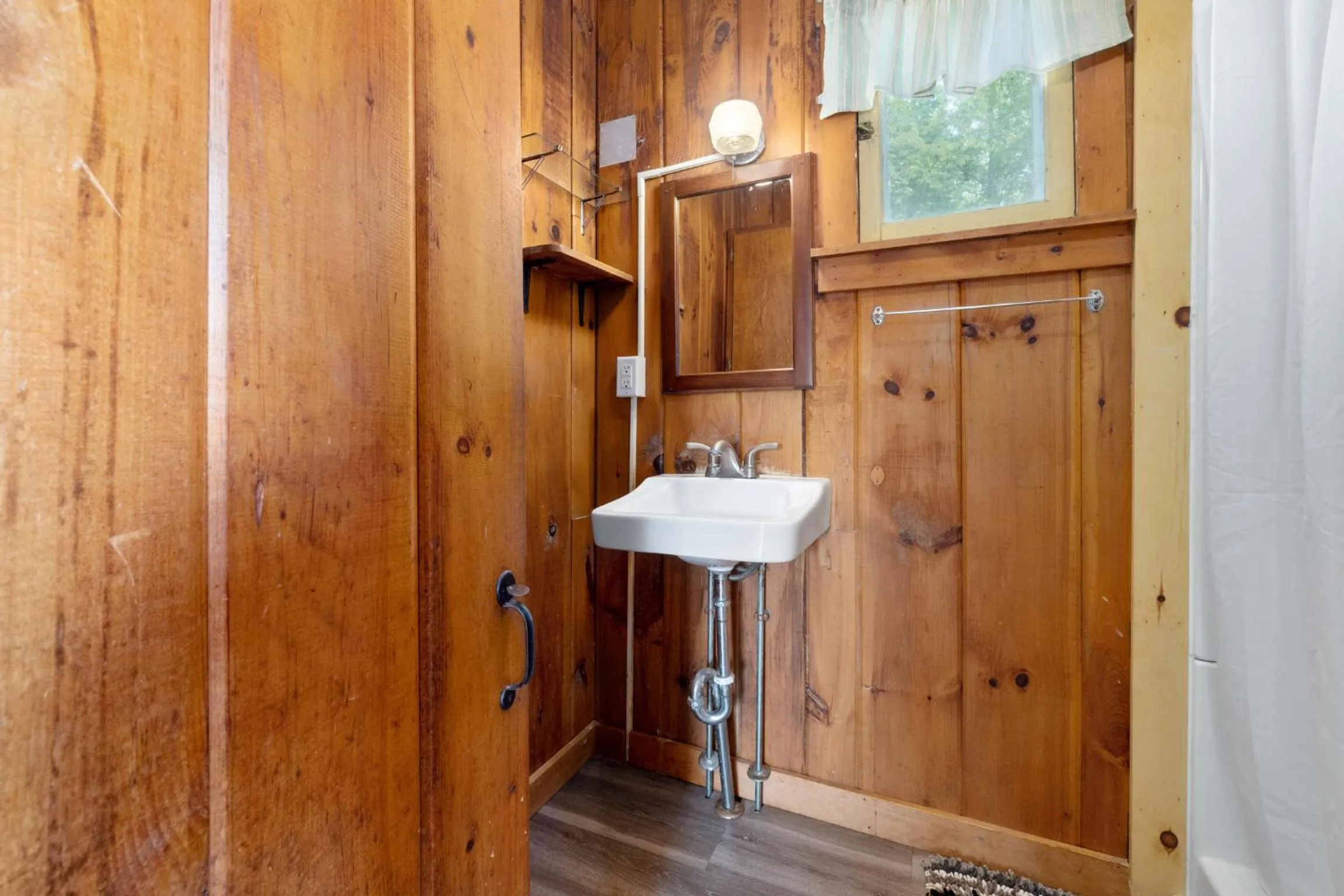 Hide-A-Way Waterfront Cottages