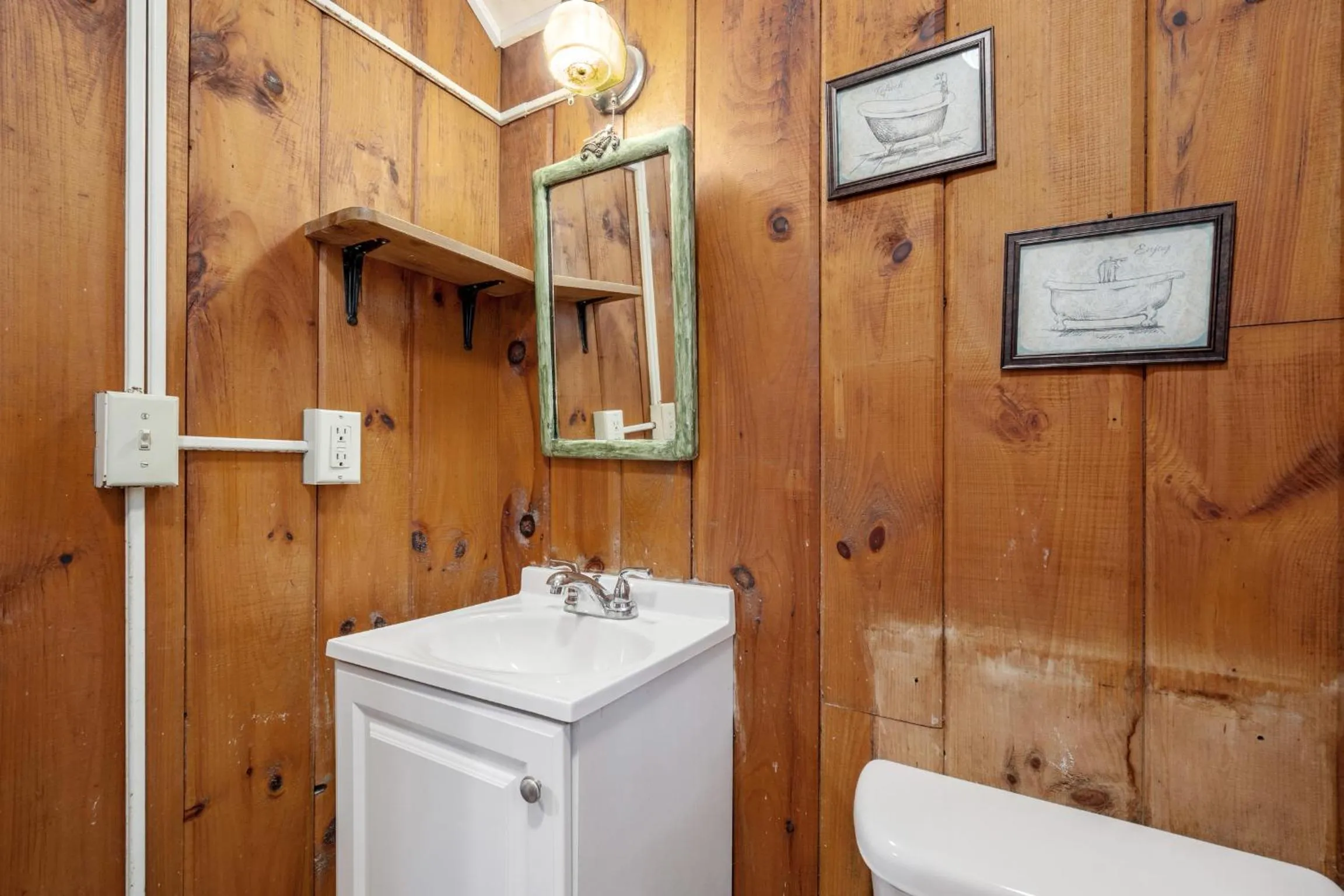 Hide-A-Way Waterfront Cottages