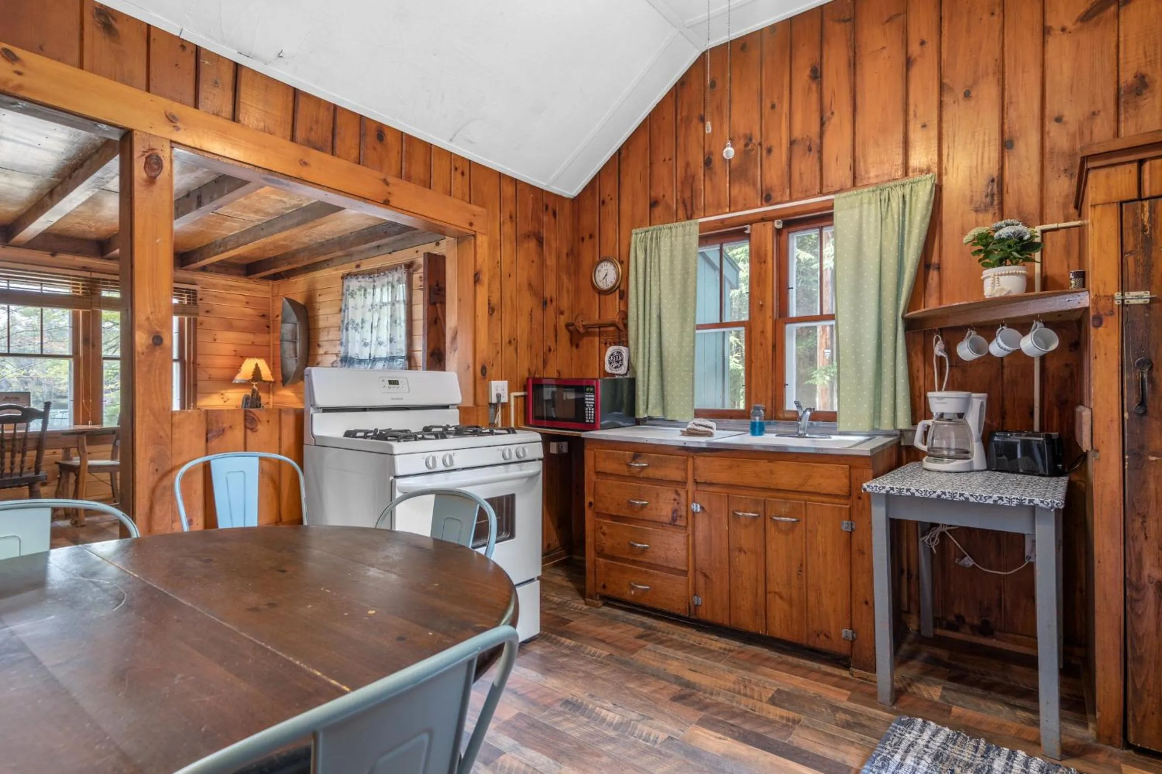 Hide-A-Way Waterfront Cottages