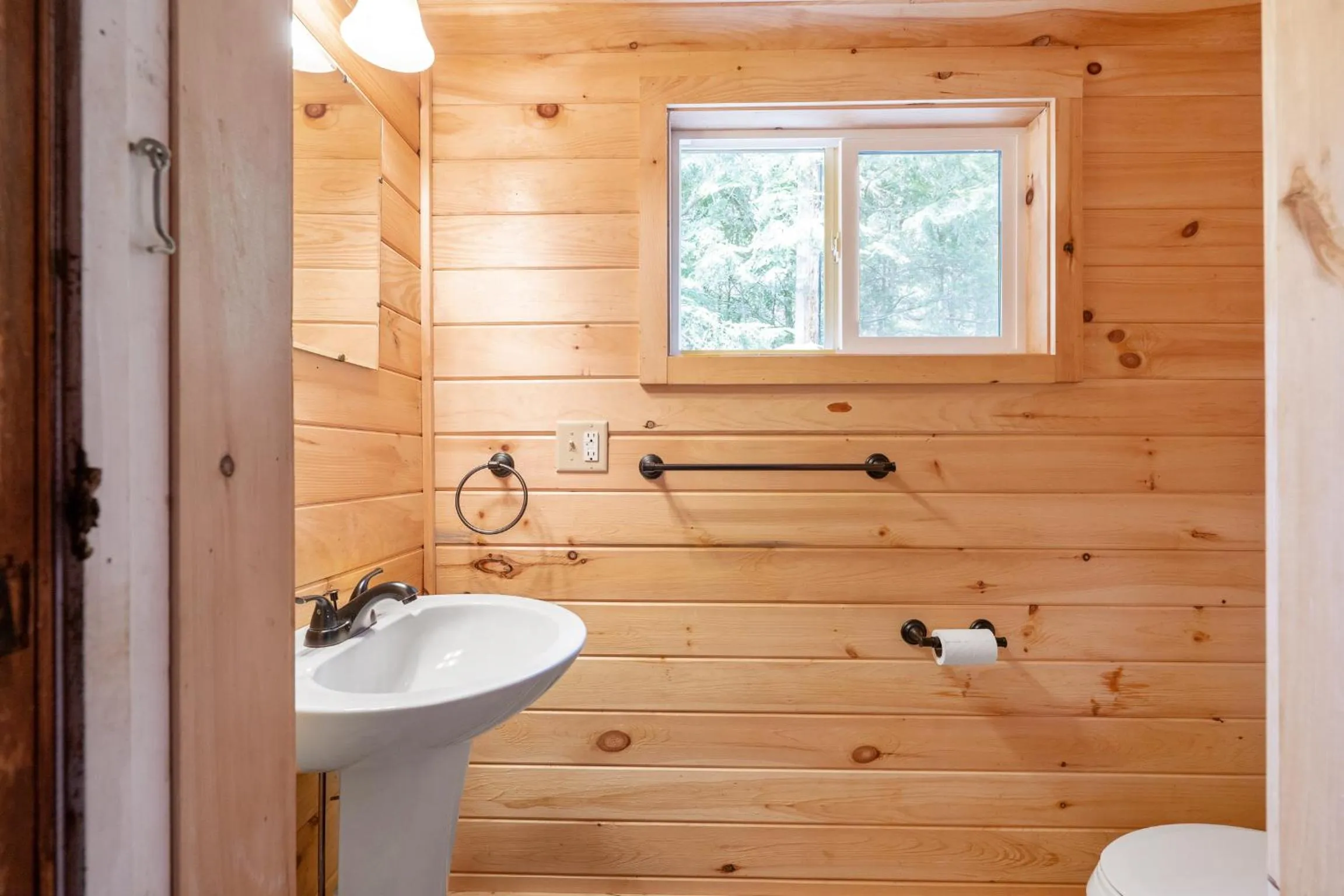 Hide-A-Way Waterfront Cottages