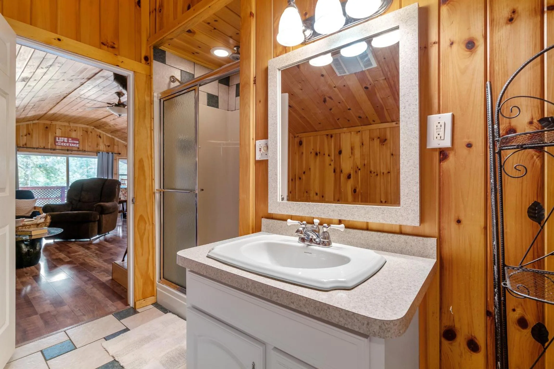 Hide-A-Way Waterfront Cottages