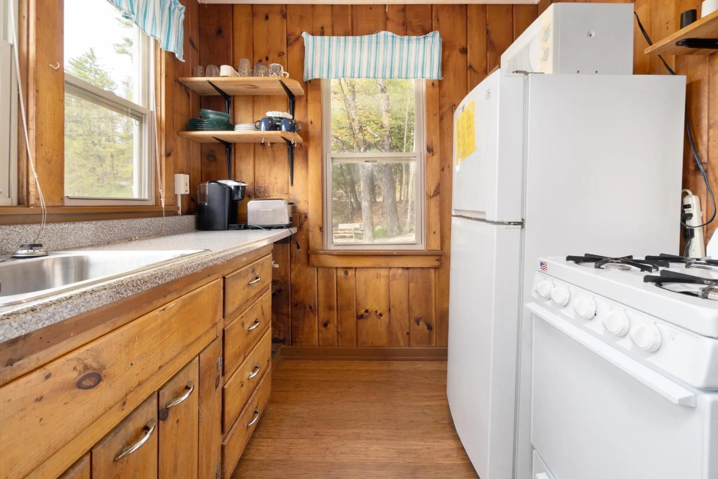 Hide-A-Way Waterfront Cottages