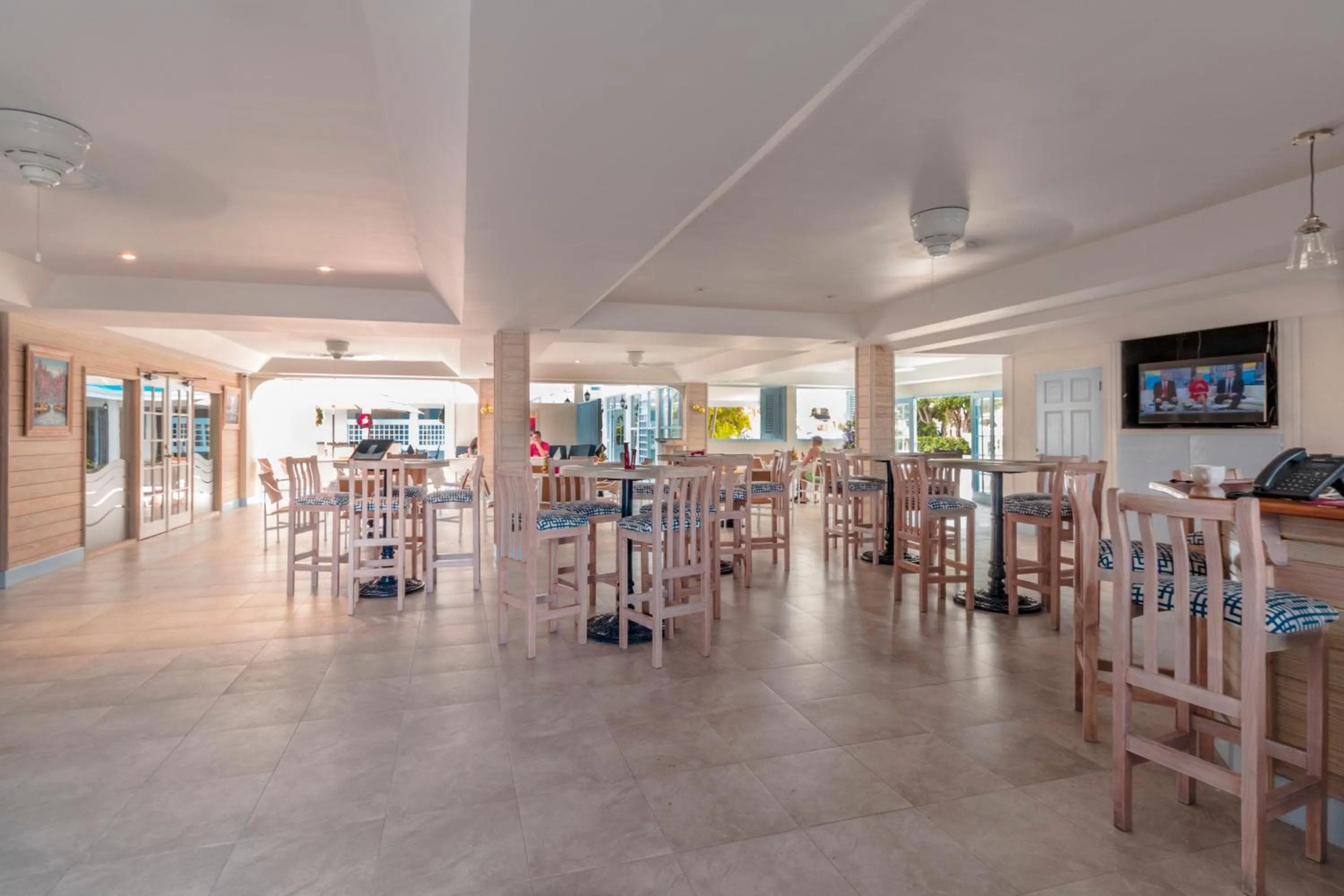 Restaurant/places to eat in Time Out Hotel