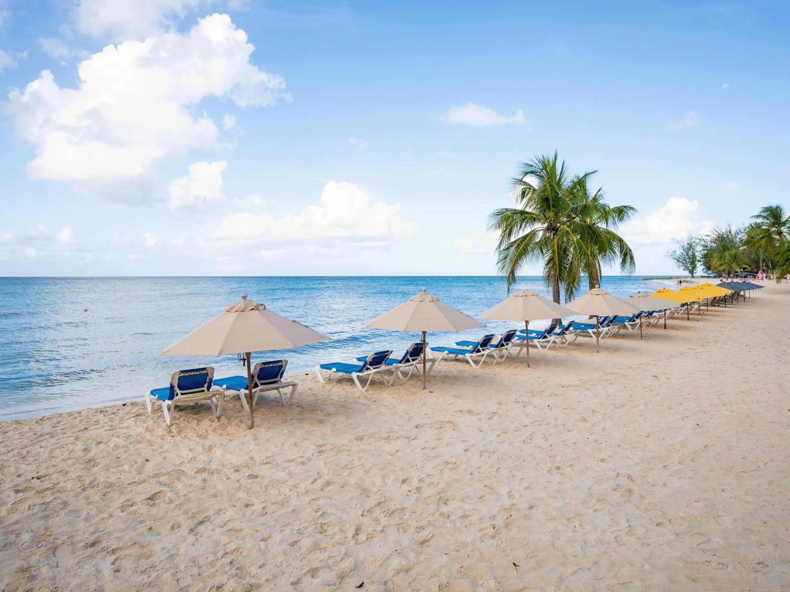 Swimming pool in Time Out Hotel