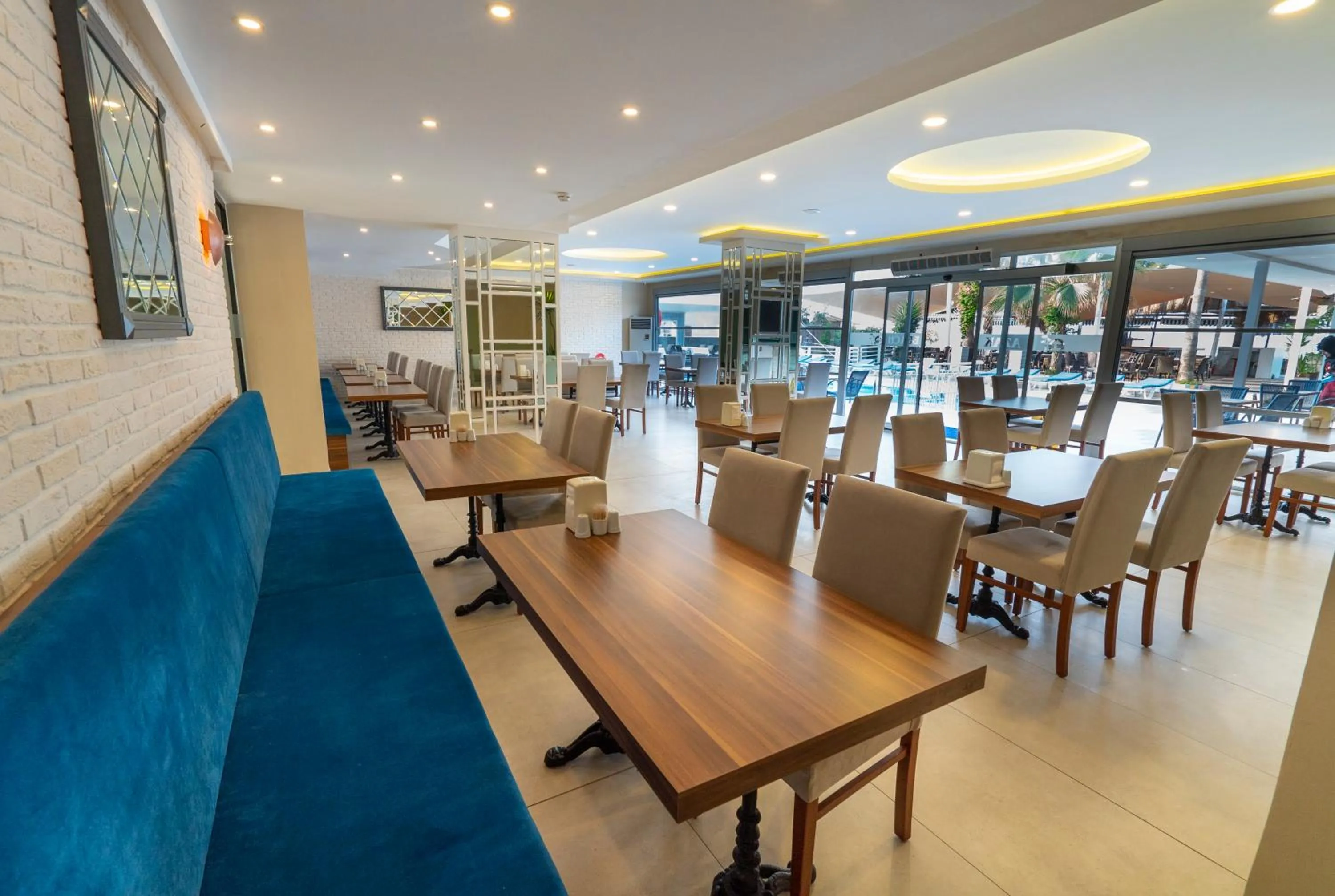 Restaurant/places to eat in Azak Beach Hotel