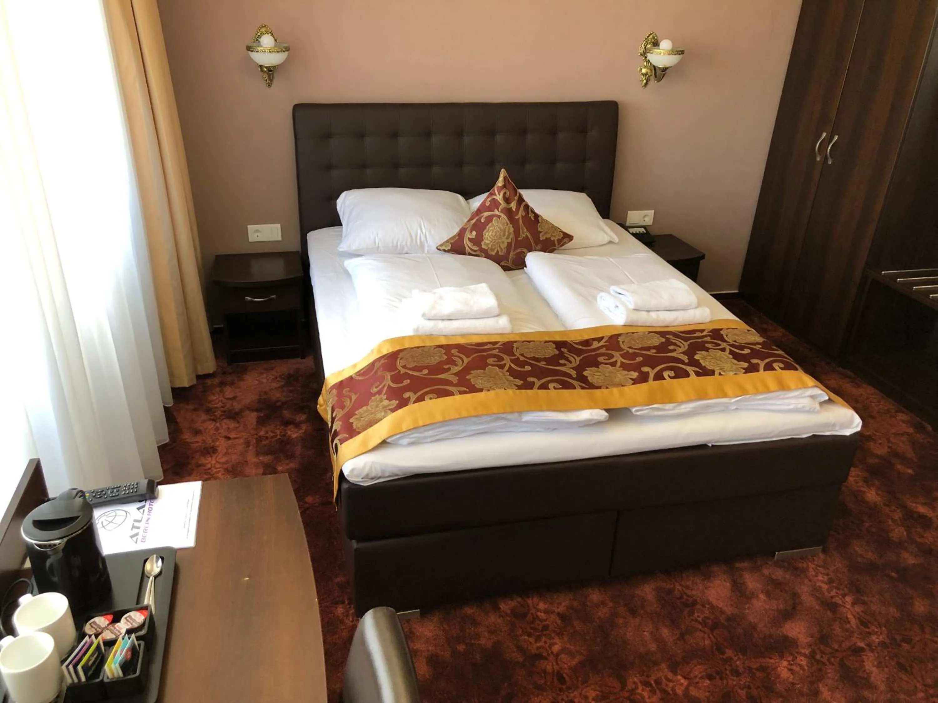 Bed in Atlas Berlin Hotel