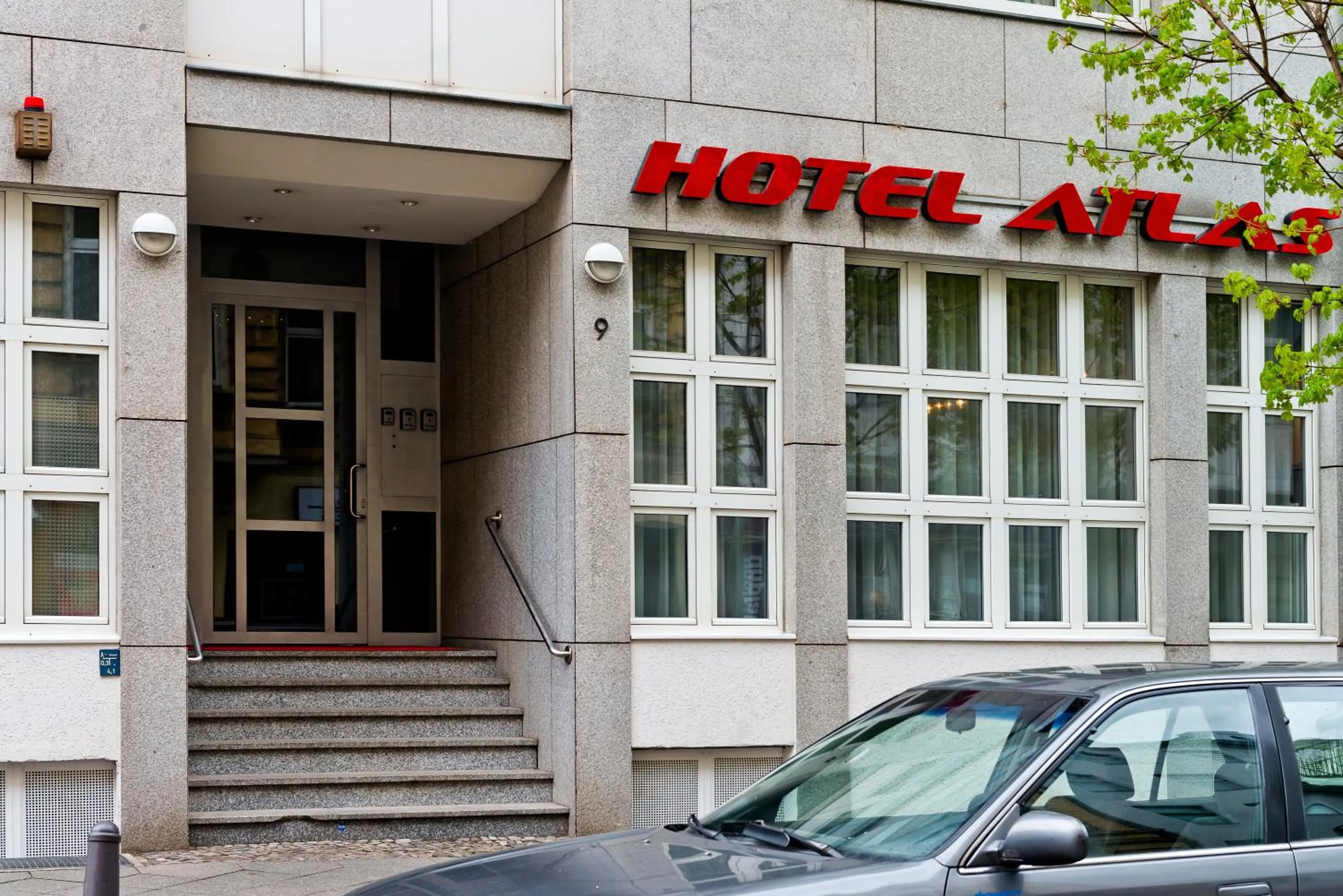 Facade/entrance in Atlas Berlin Hotel