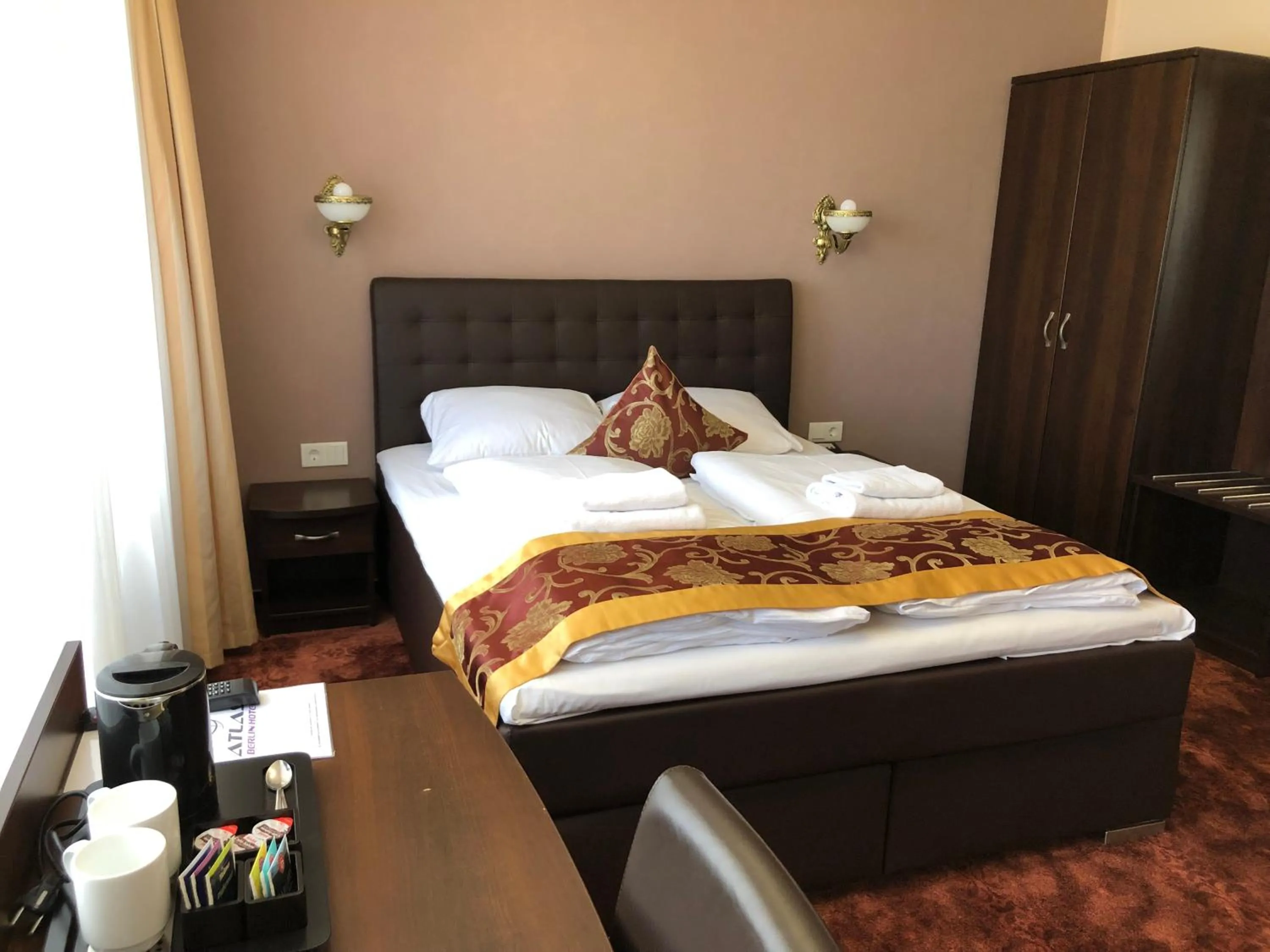 Photo of the whole room, Bed in Atlas Berlin Hotel