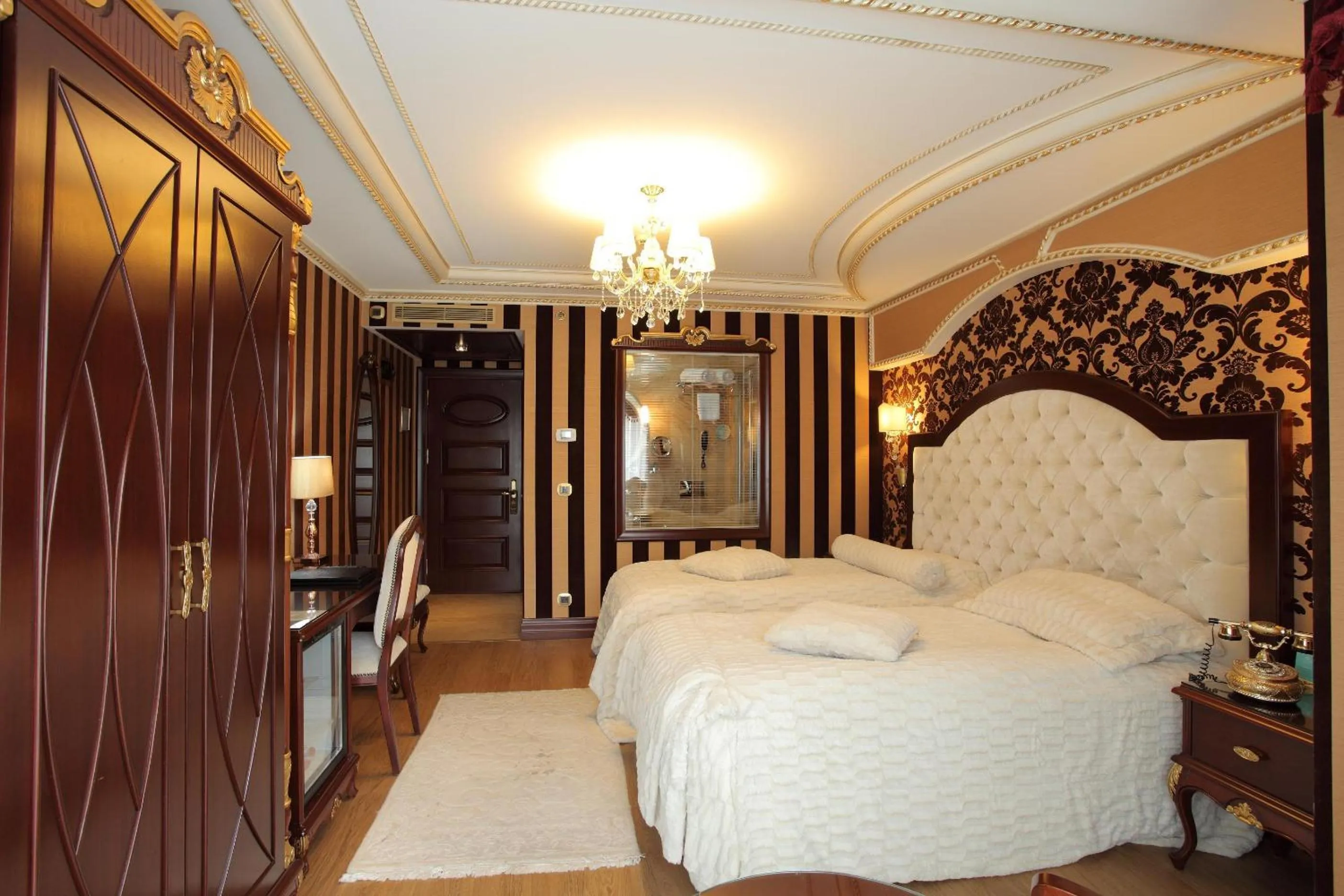 Shower, Bed in Ottoman's Life Hotel S Class