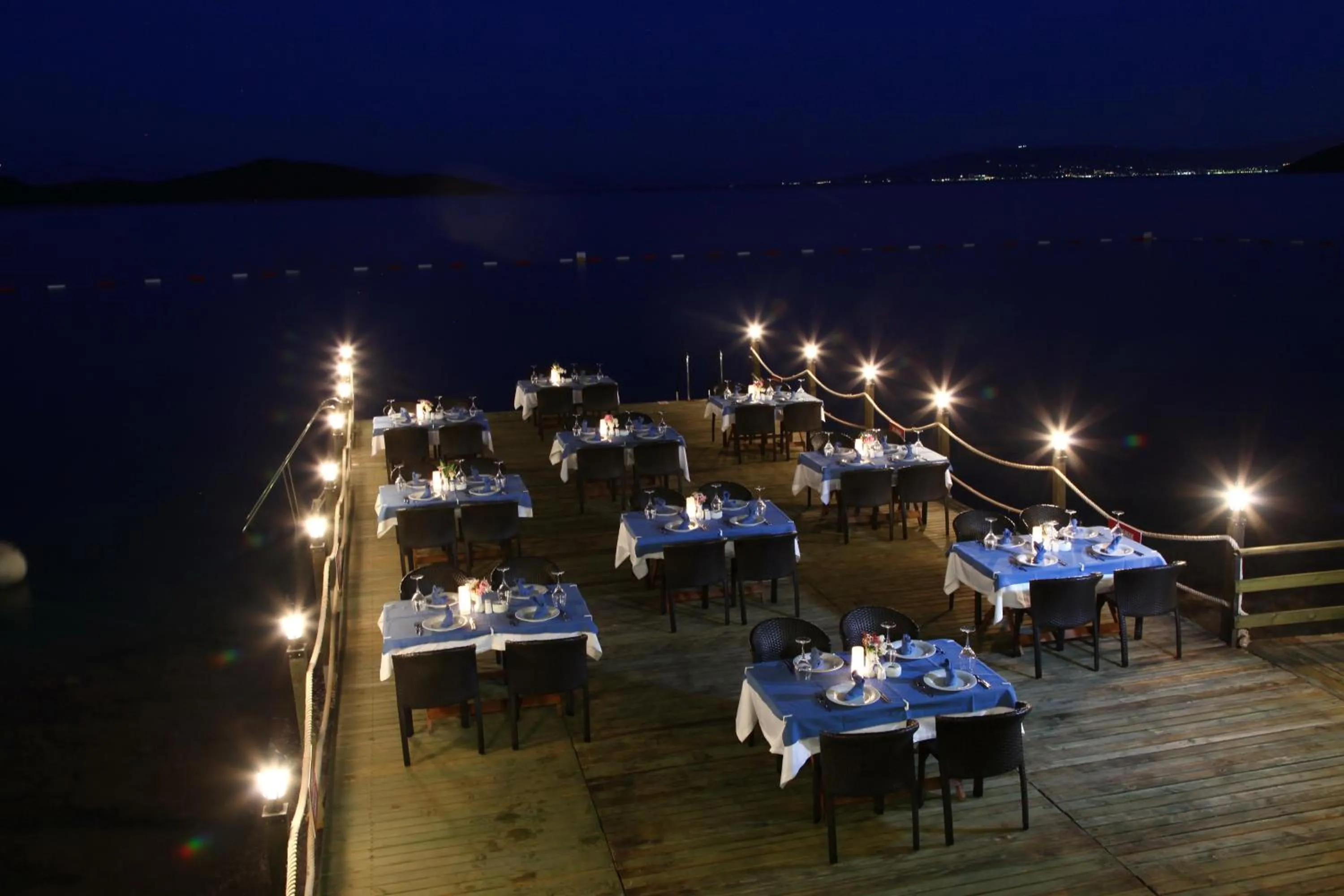 Restaurant/places to eat in Aktur Residence