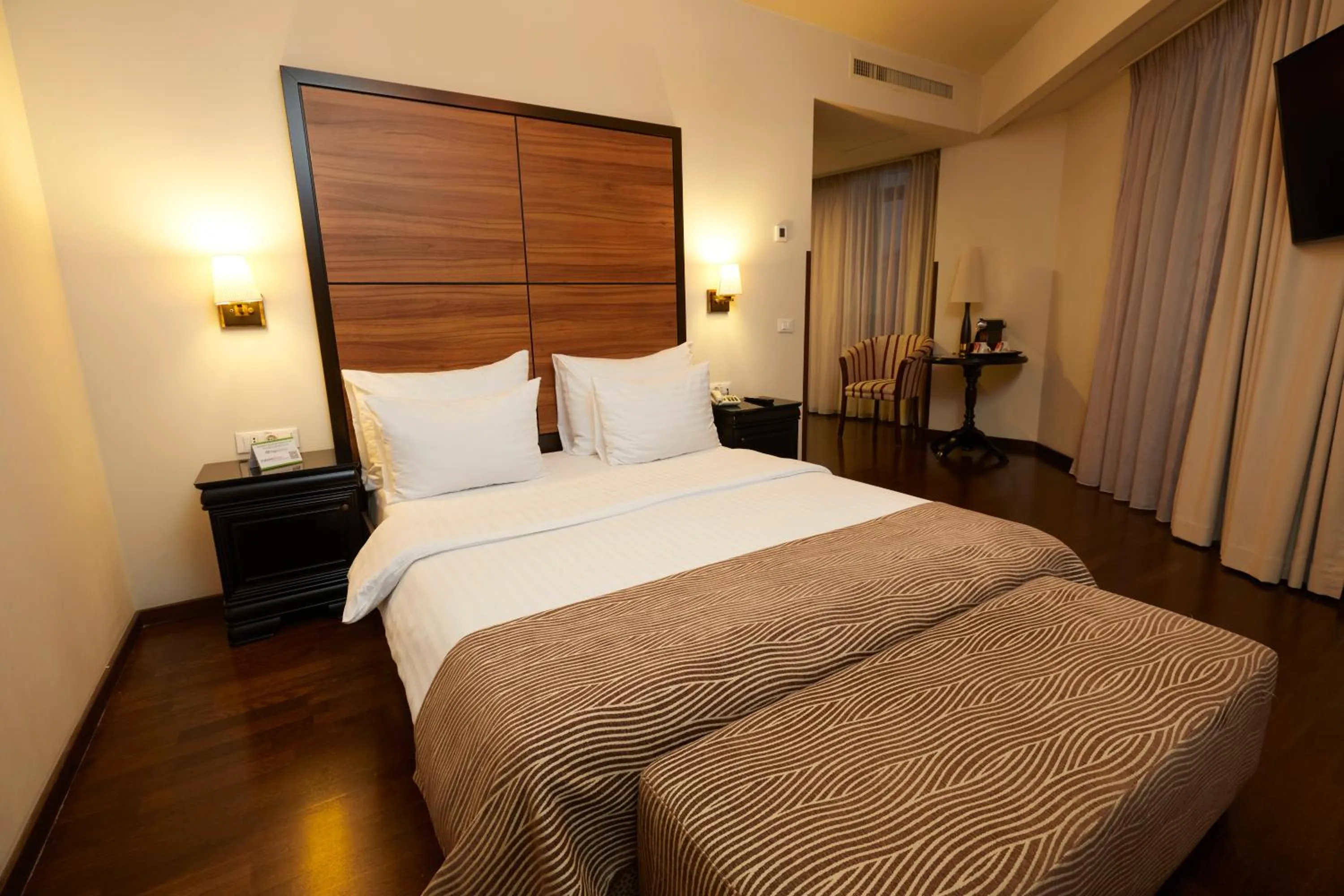 Bed in Europa Royale Bucharest