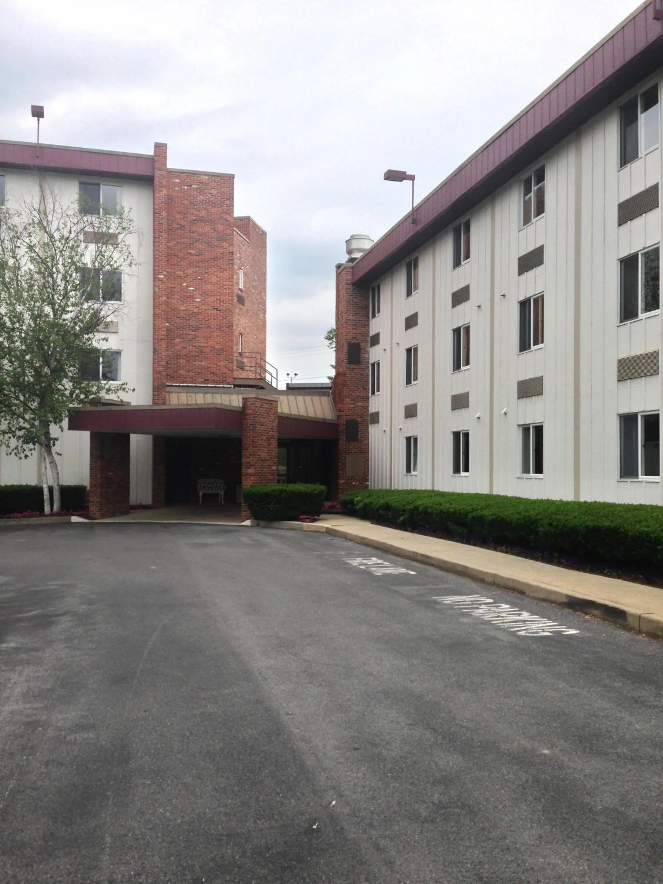 Facade/entrance in Super 8 by Wyndham State College