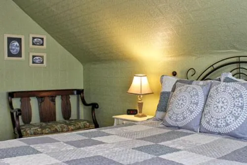 Bed in Willow House Inn B&B