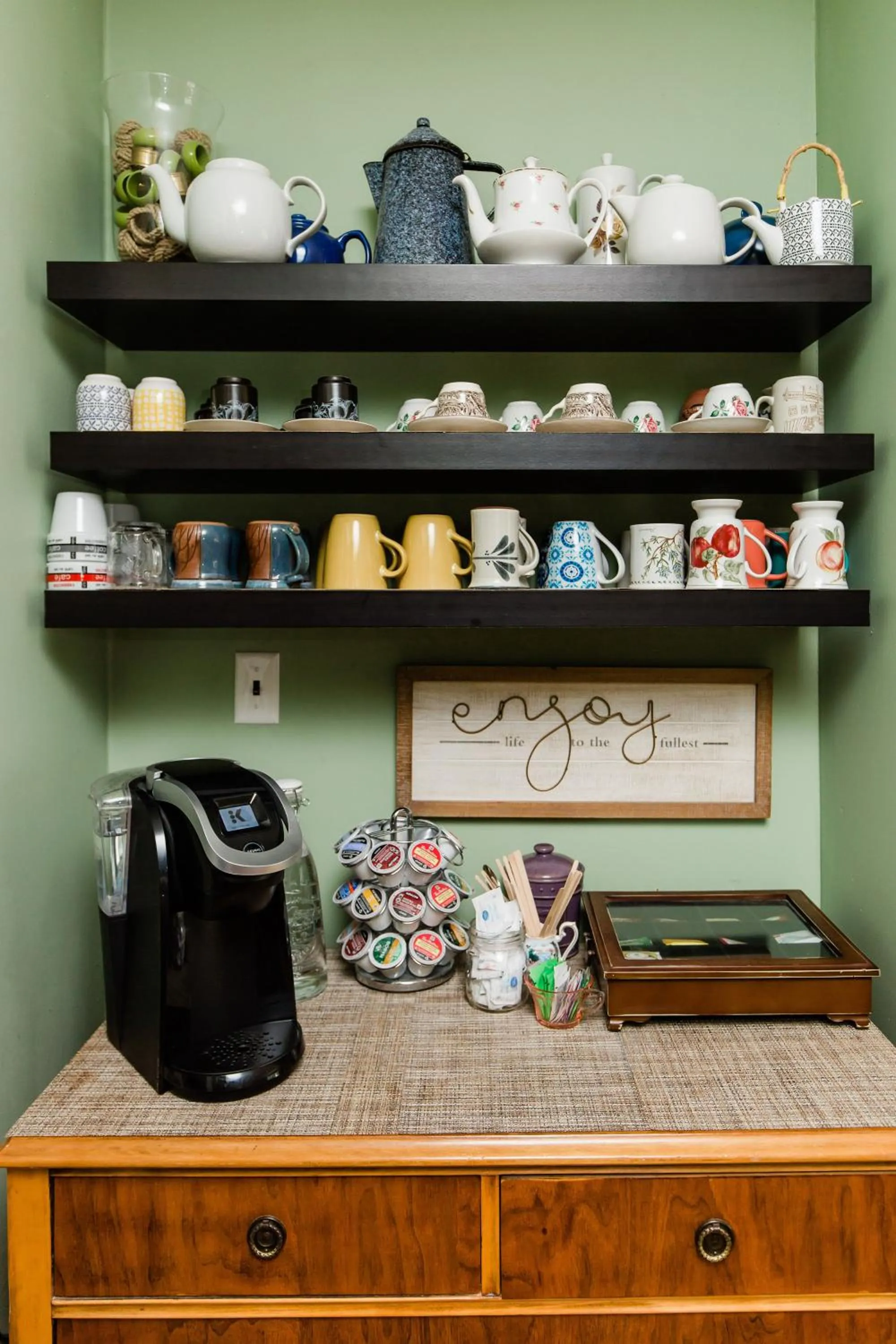 Coffee/tea facilities in Willow House Inn B&B