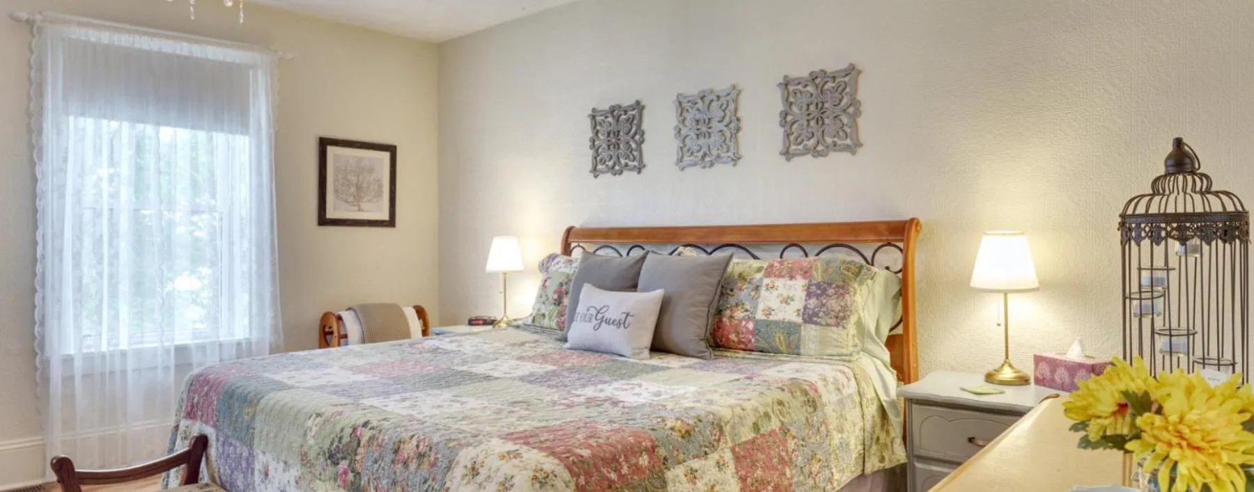 Bed in Willow House Inn B&B