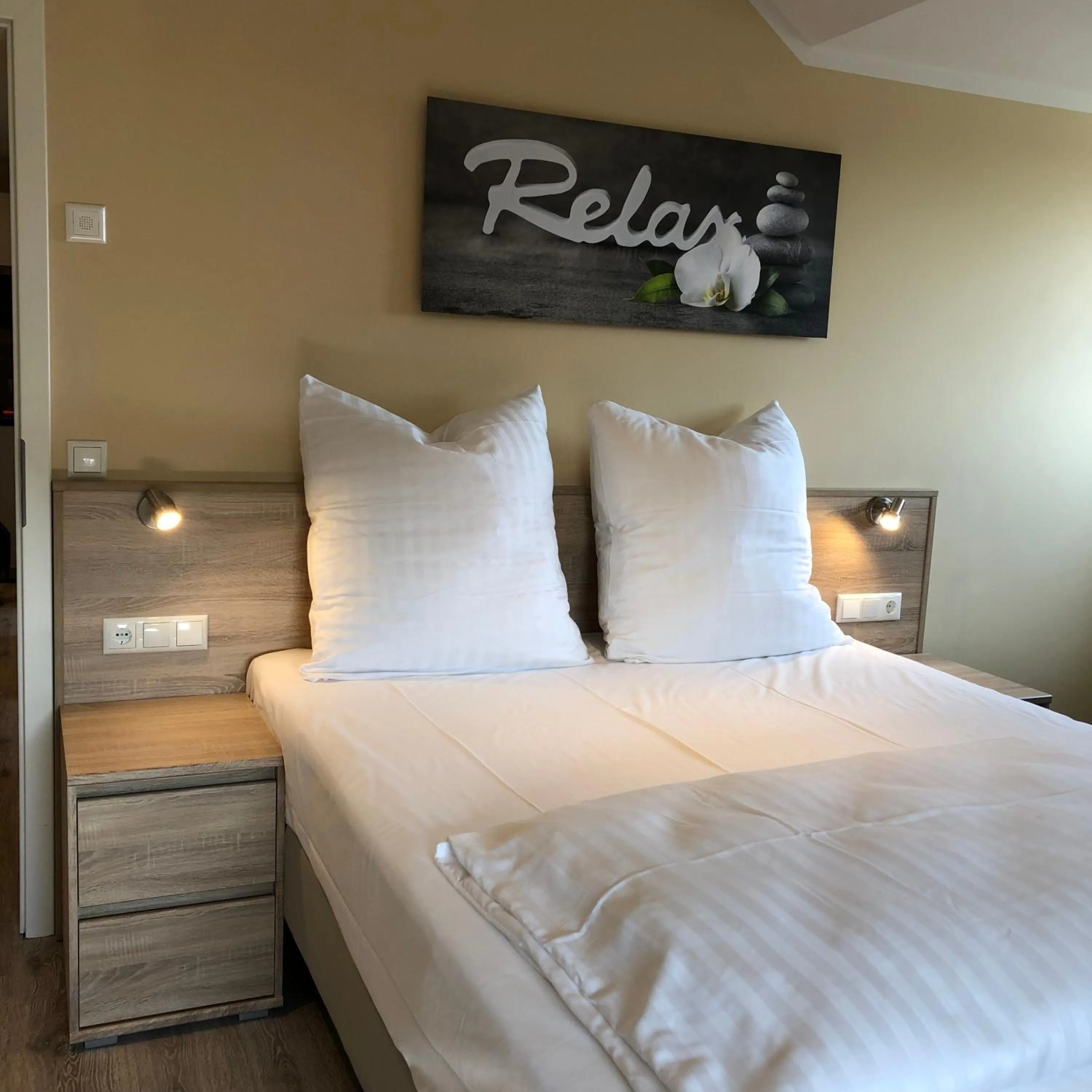 Bed in Hotel Select Suites & Aparts