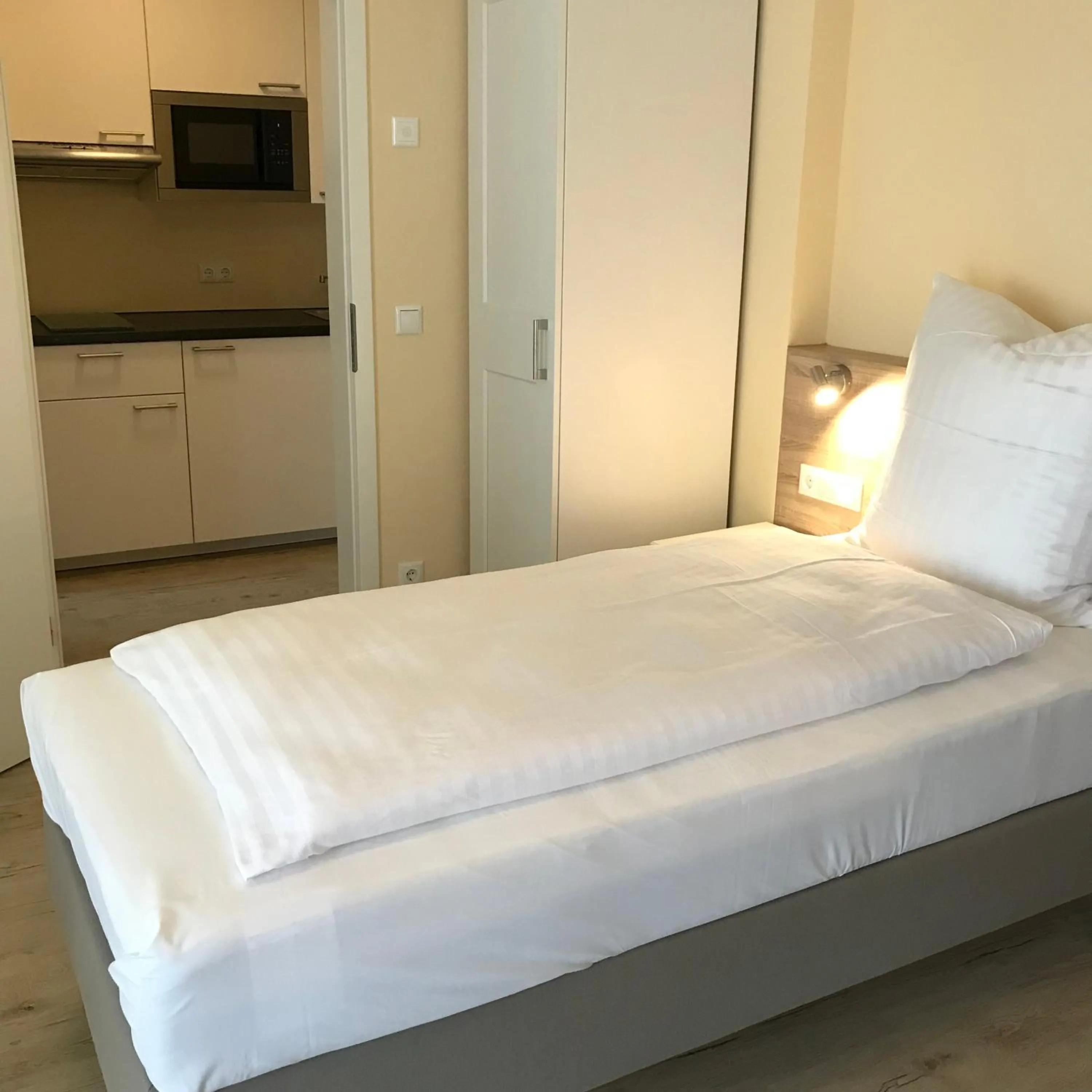 Bed in Hotel Select Suites & Aparts