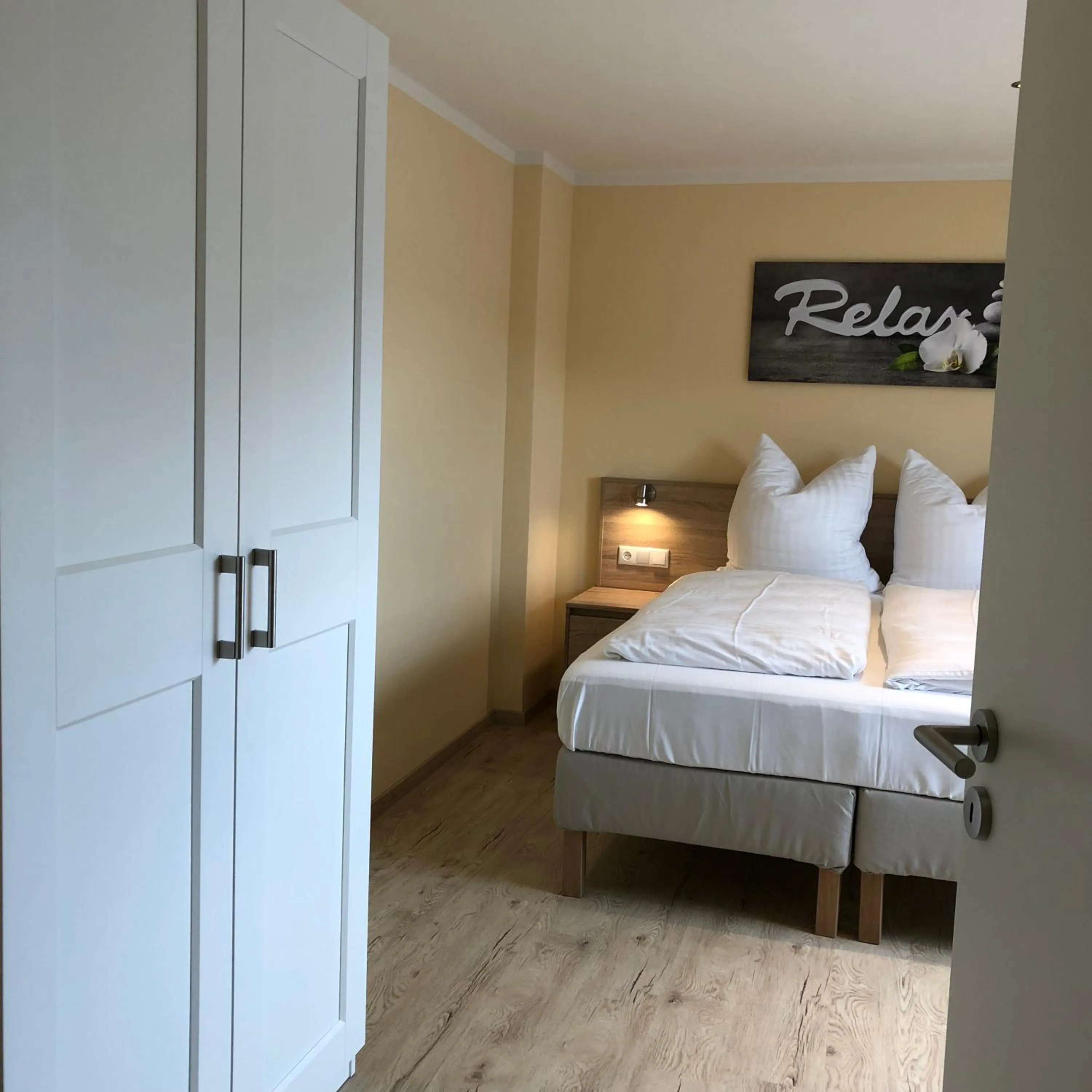 Bed in Hotel Select Suites & Aparts