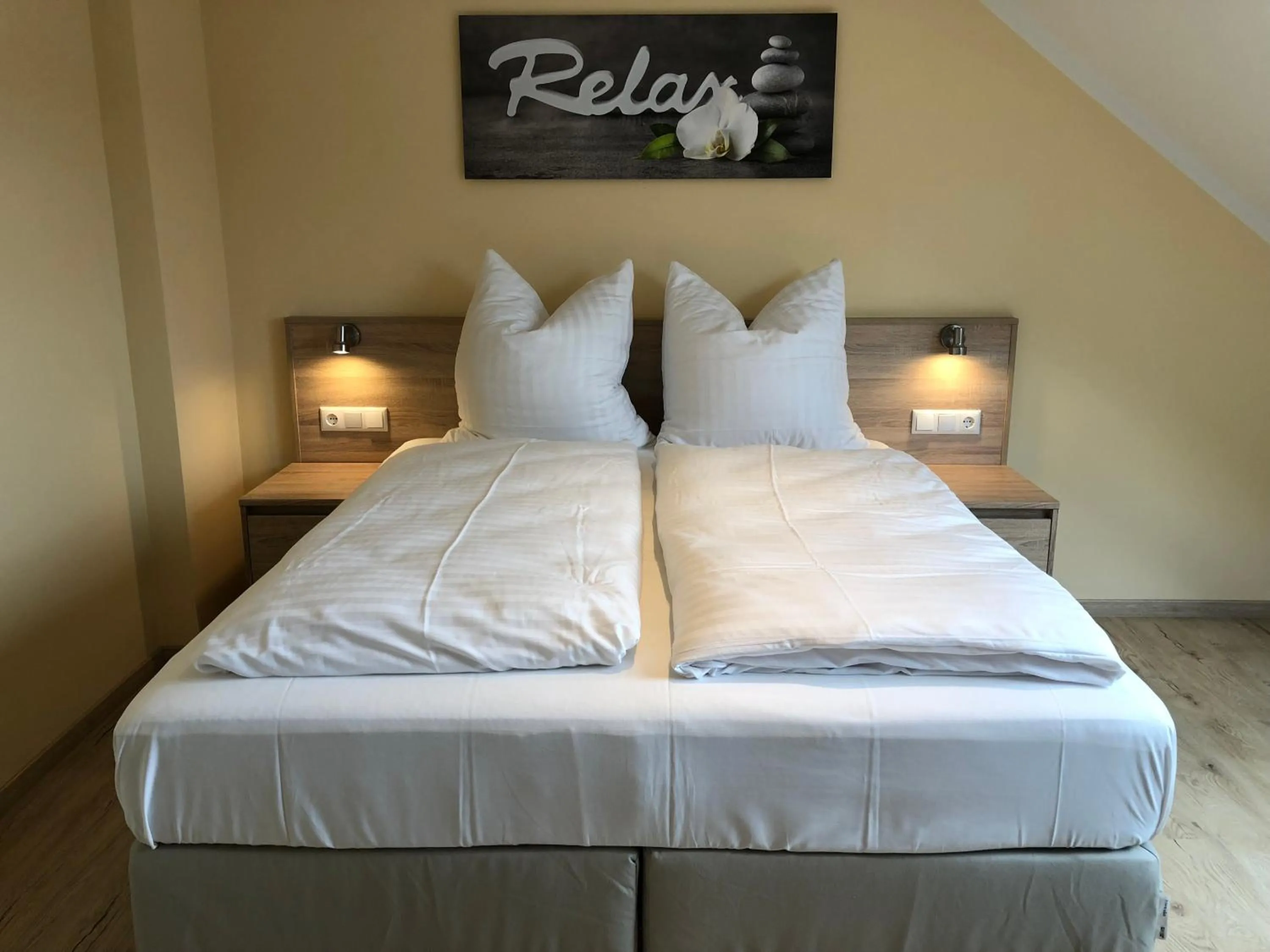 Bed in Hotel Select Suites & Aparts