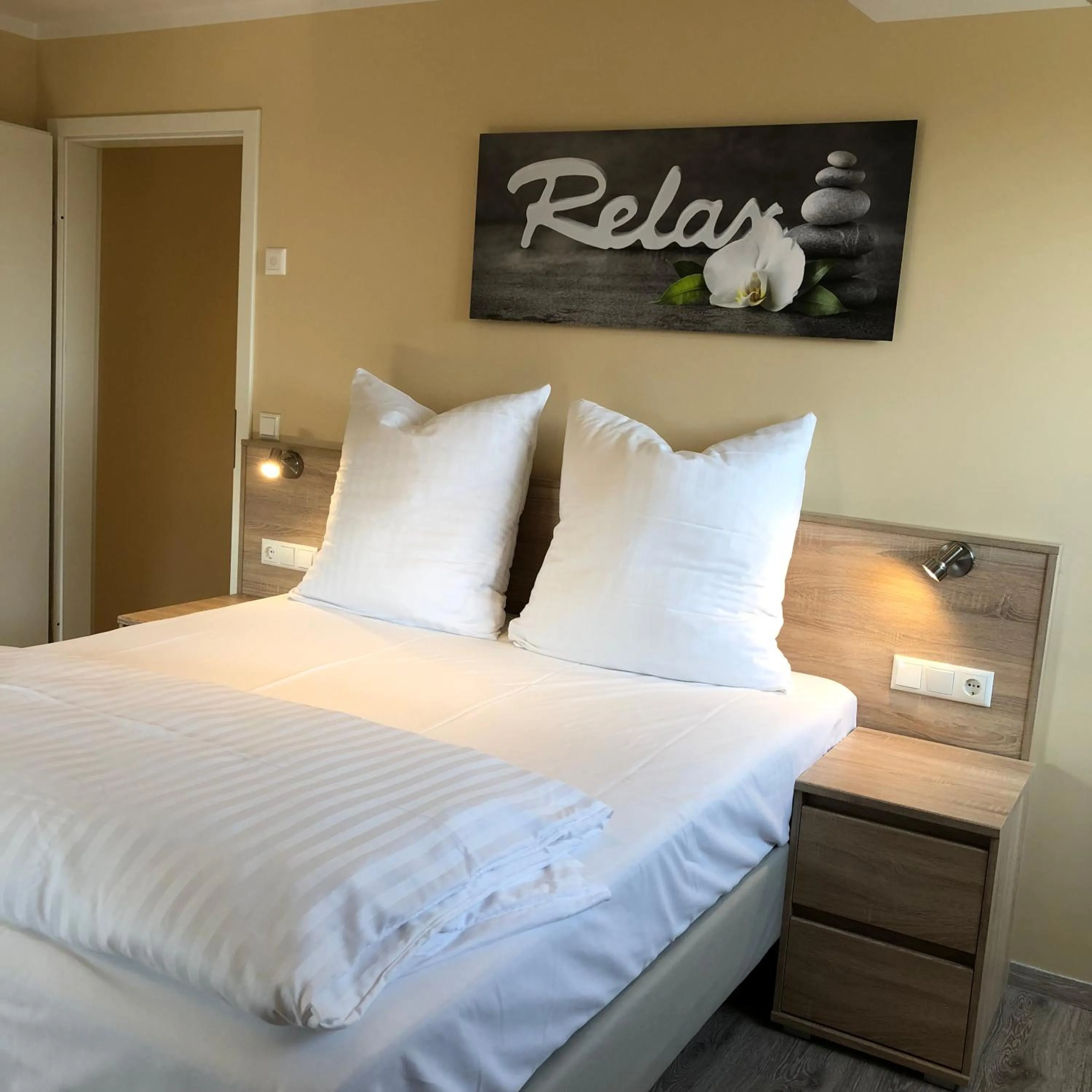 Bed in Hotel Select Suites & Aparts