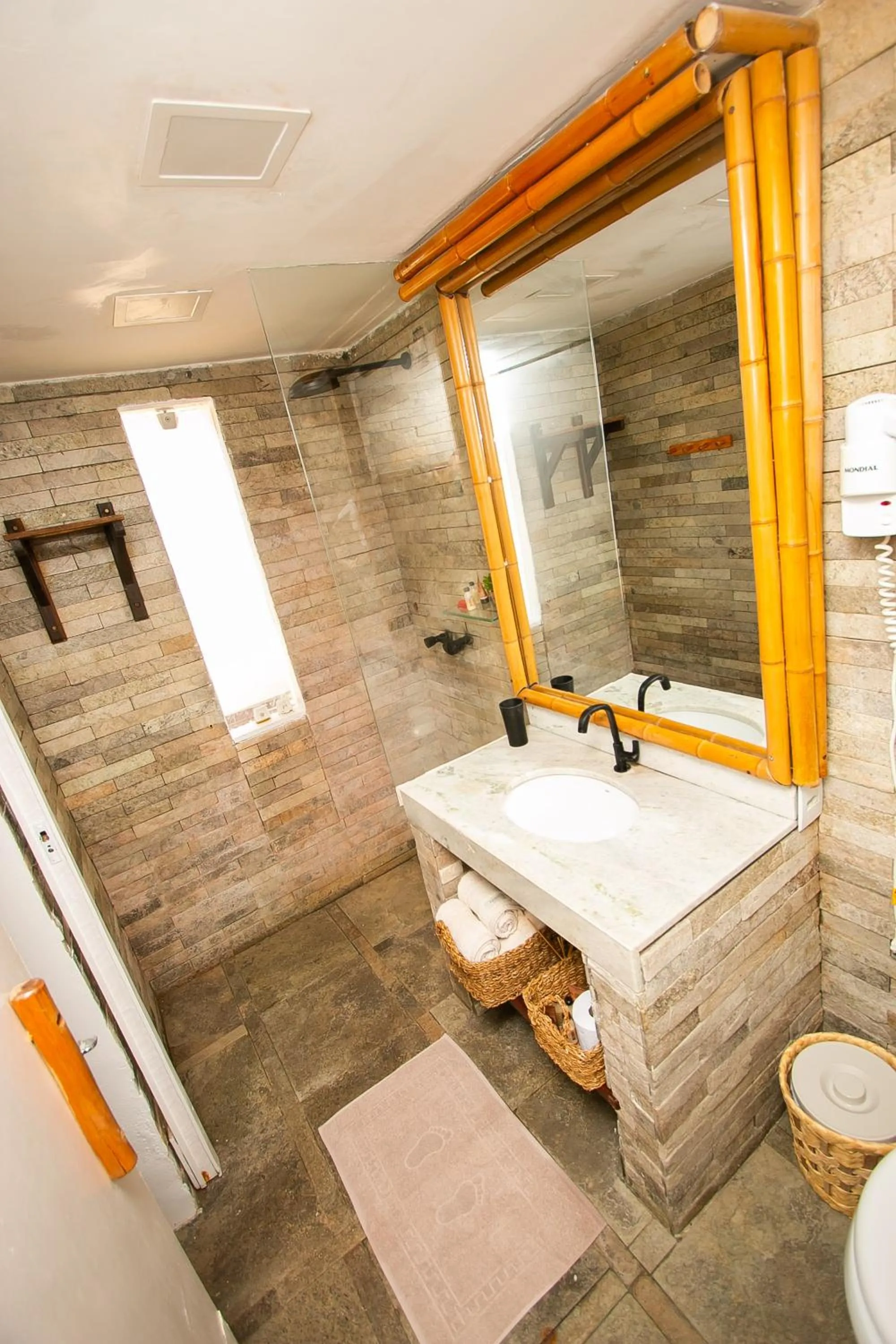 Toilet in Amagali Pousada