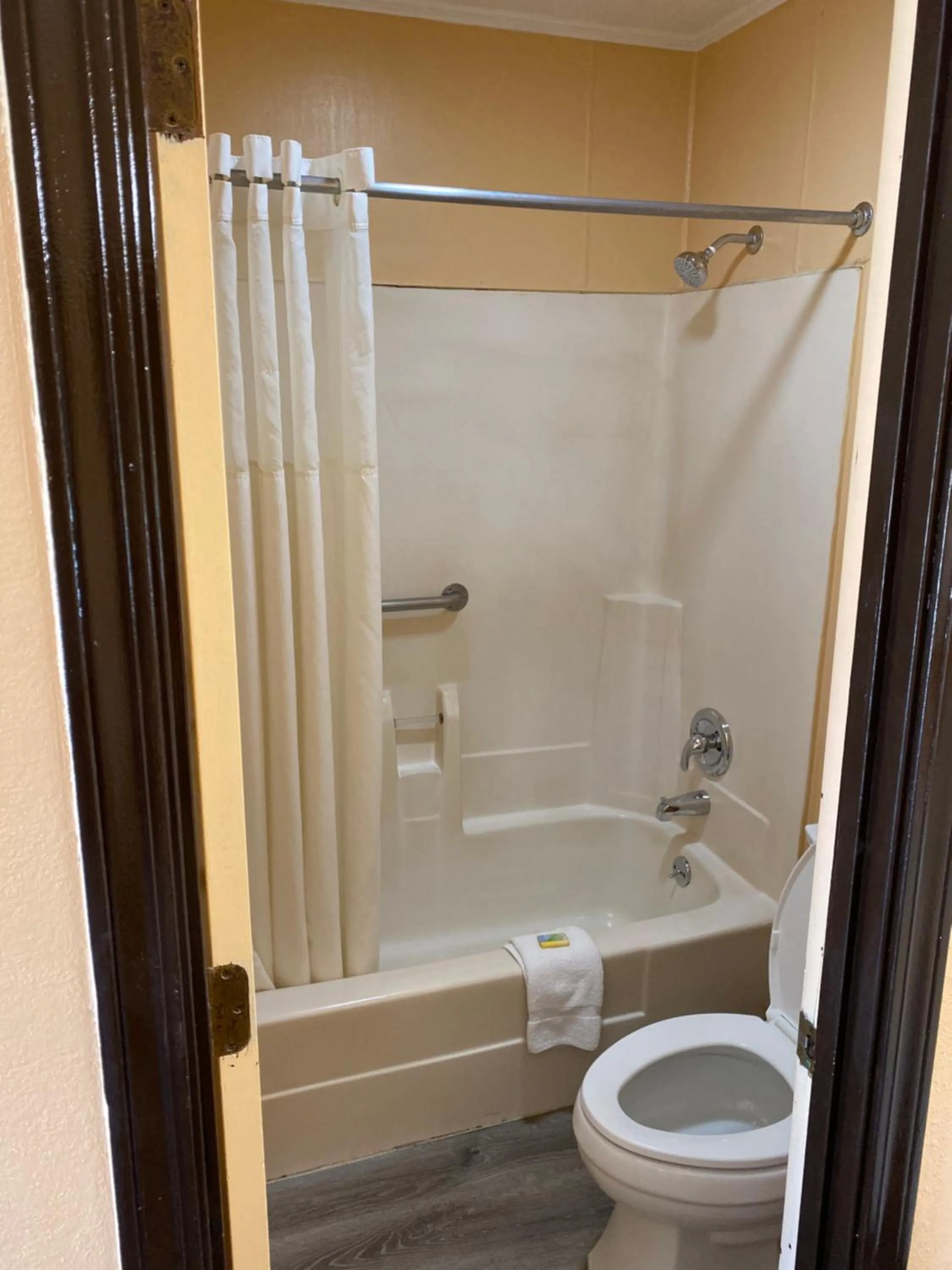 Bathroom in Deluxe Inn Hardeeville