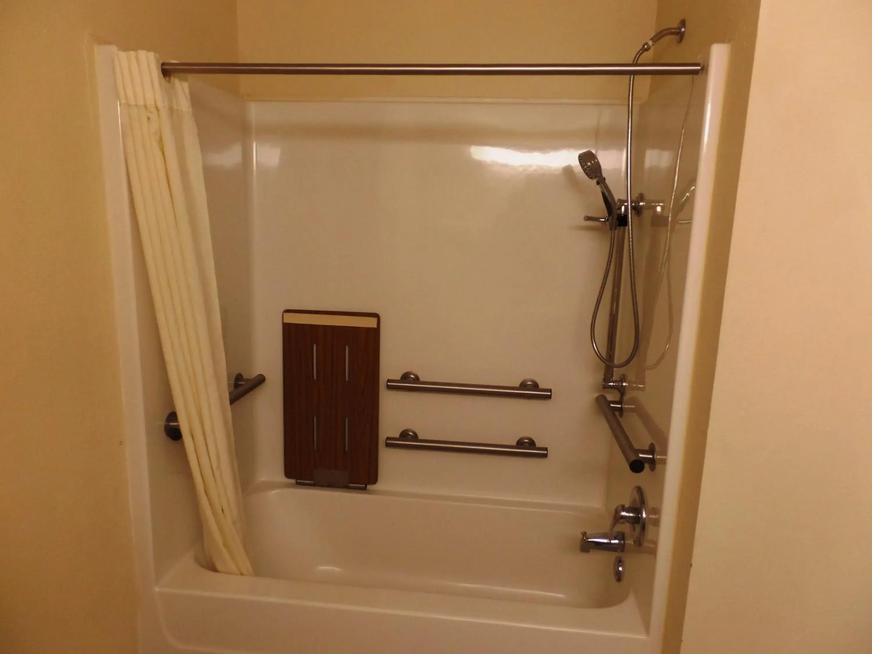 King Room - Disability Access in Home Inn & Suites King Room - Disability Access in Home Inn & Suites