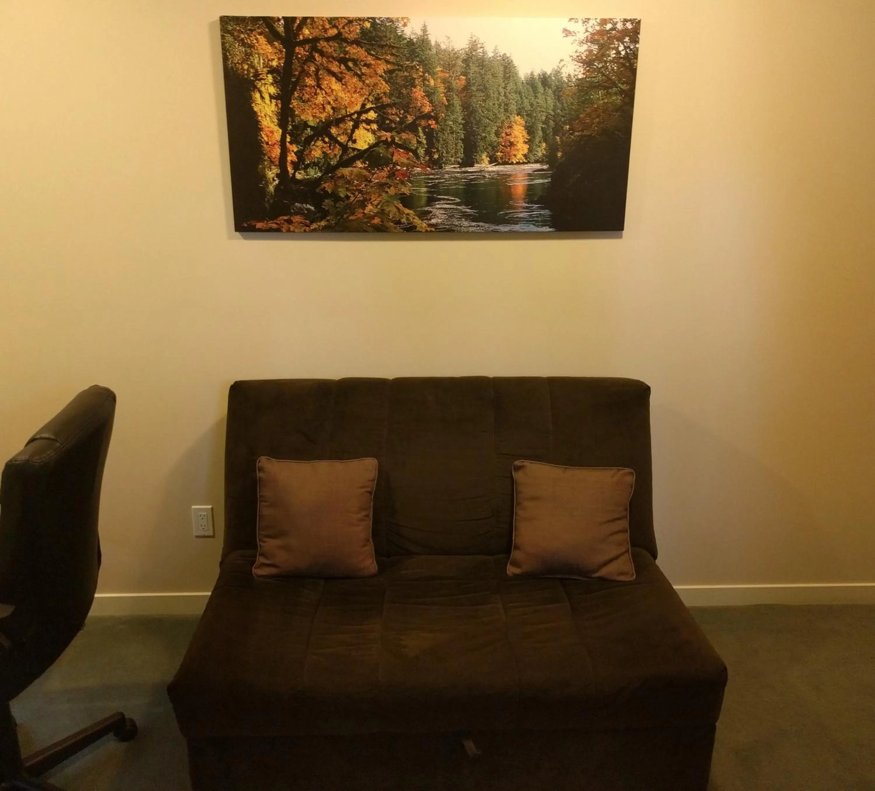 Cedar Wood Lodge Bed & Breakfast Inn