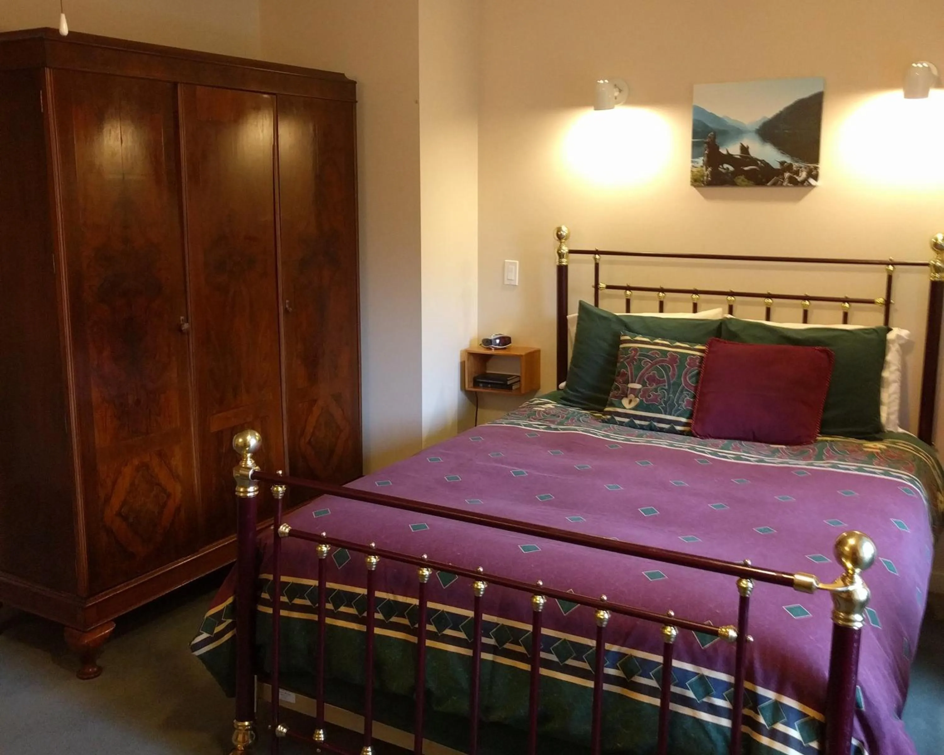 Cedar Wood Lodge Bed & Breakfast Inn