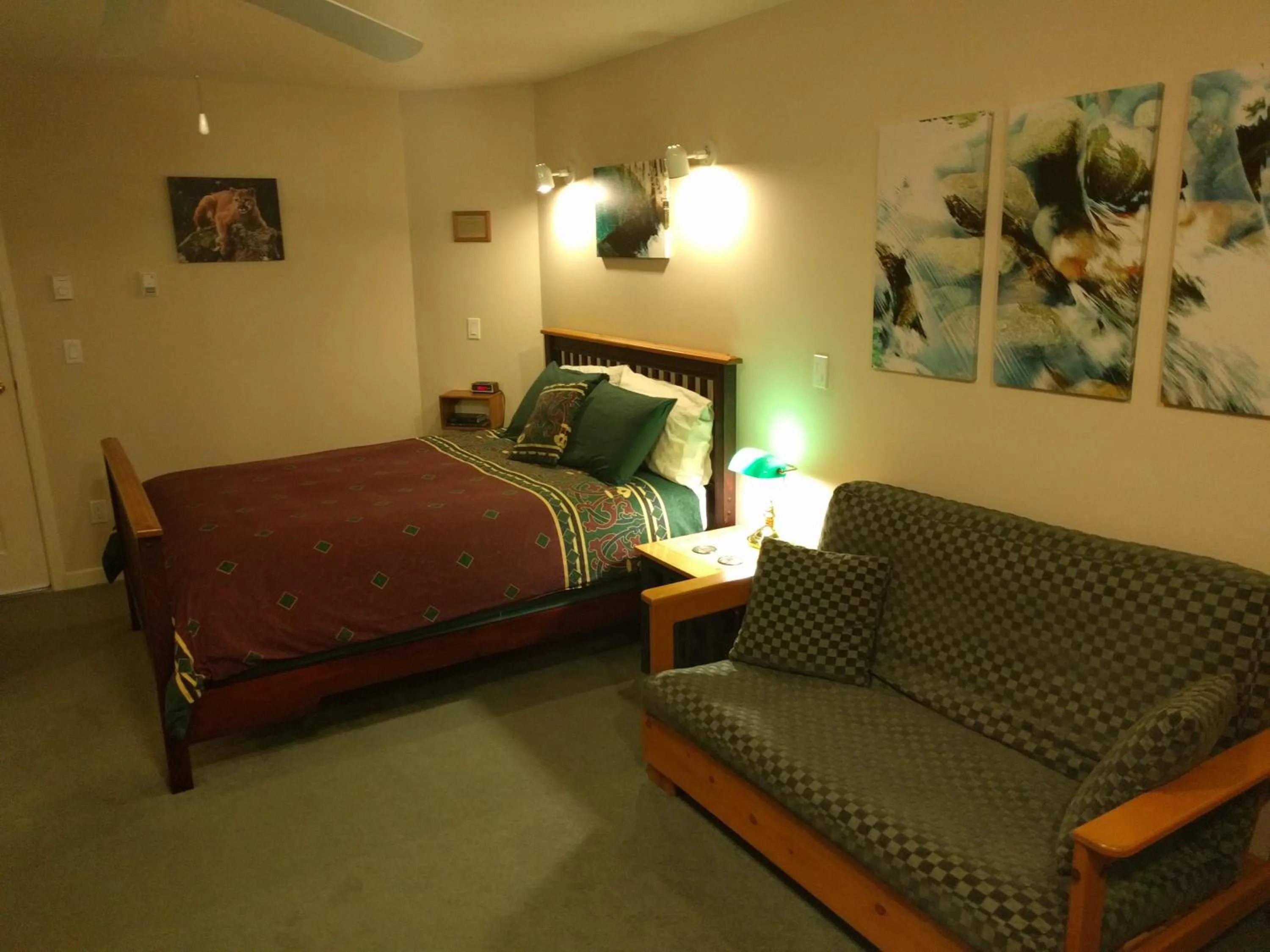 Cedar Wood Lodge Bed & Breakfast Inn