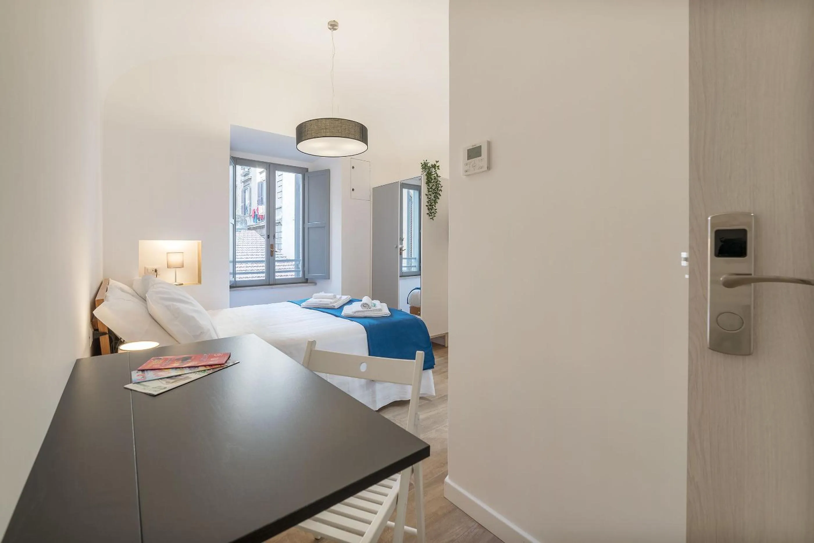 Photo of the whole room, Bed in Roma Station House