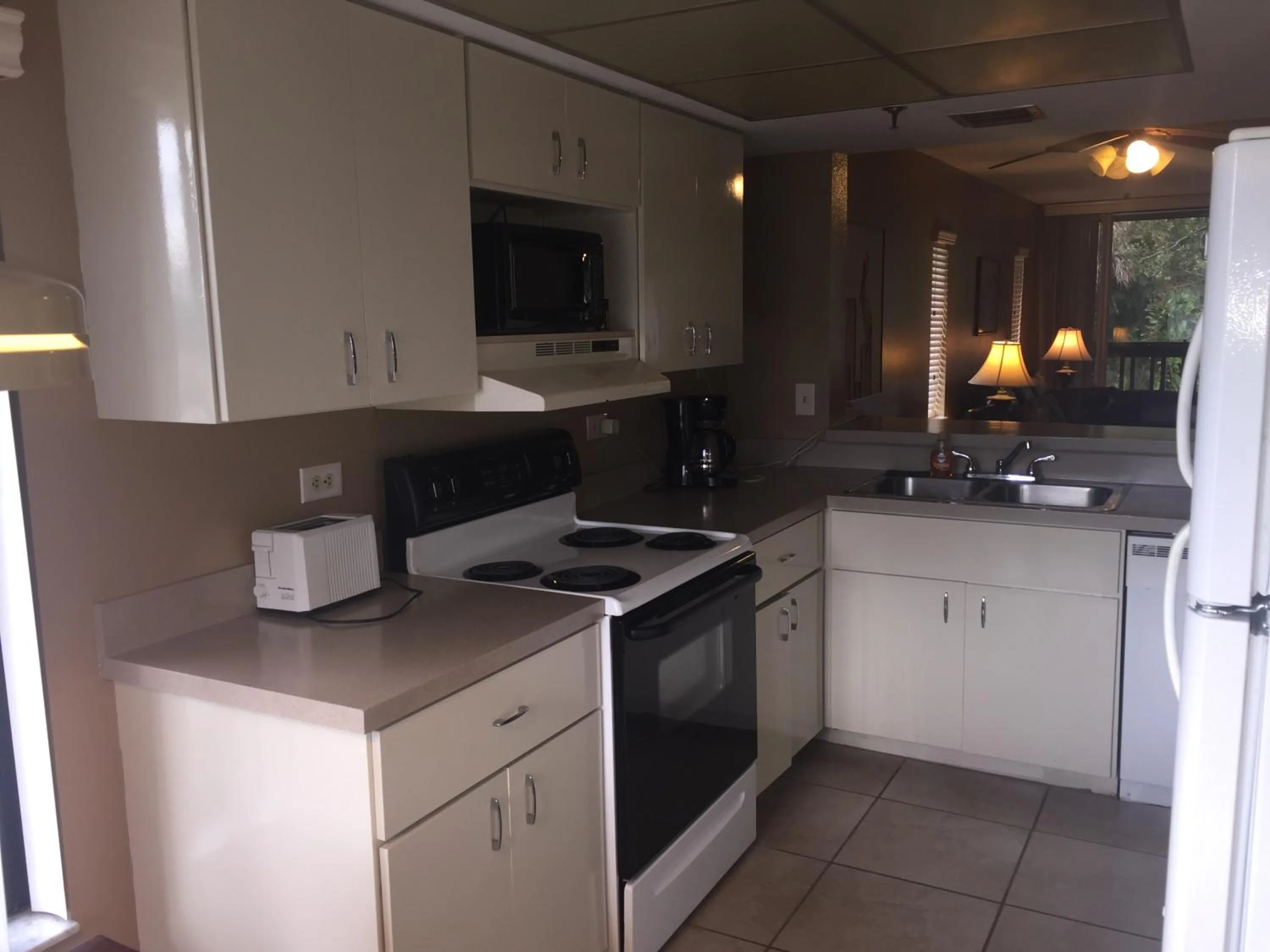 Kitchen or kitchenette in Charlotte Bay Resort