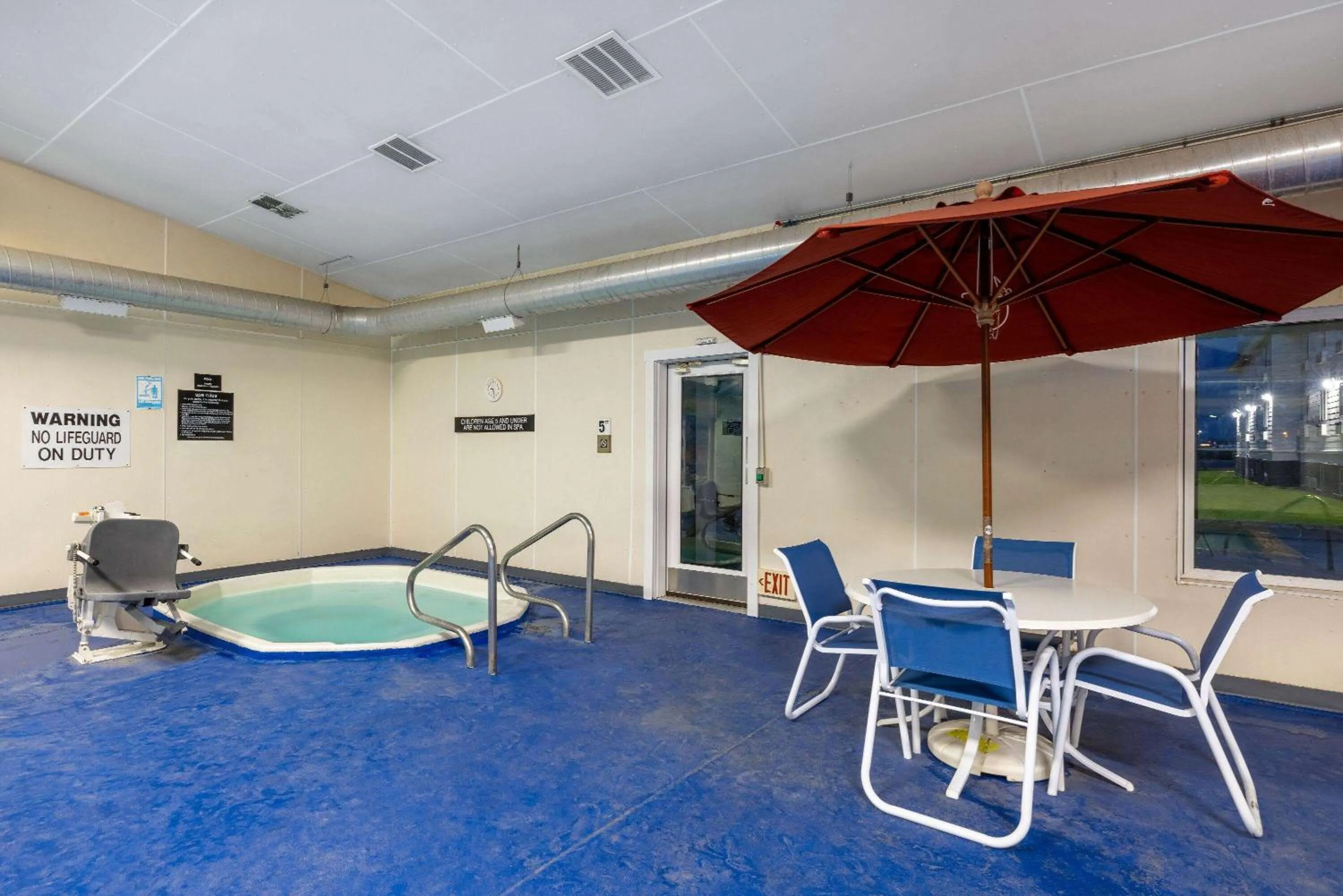 Hot Tub in Super 8 by Wyndham Belgrade/Bozeman Airport