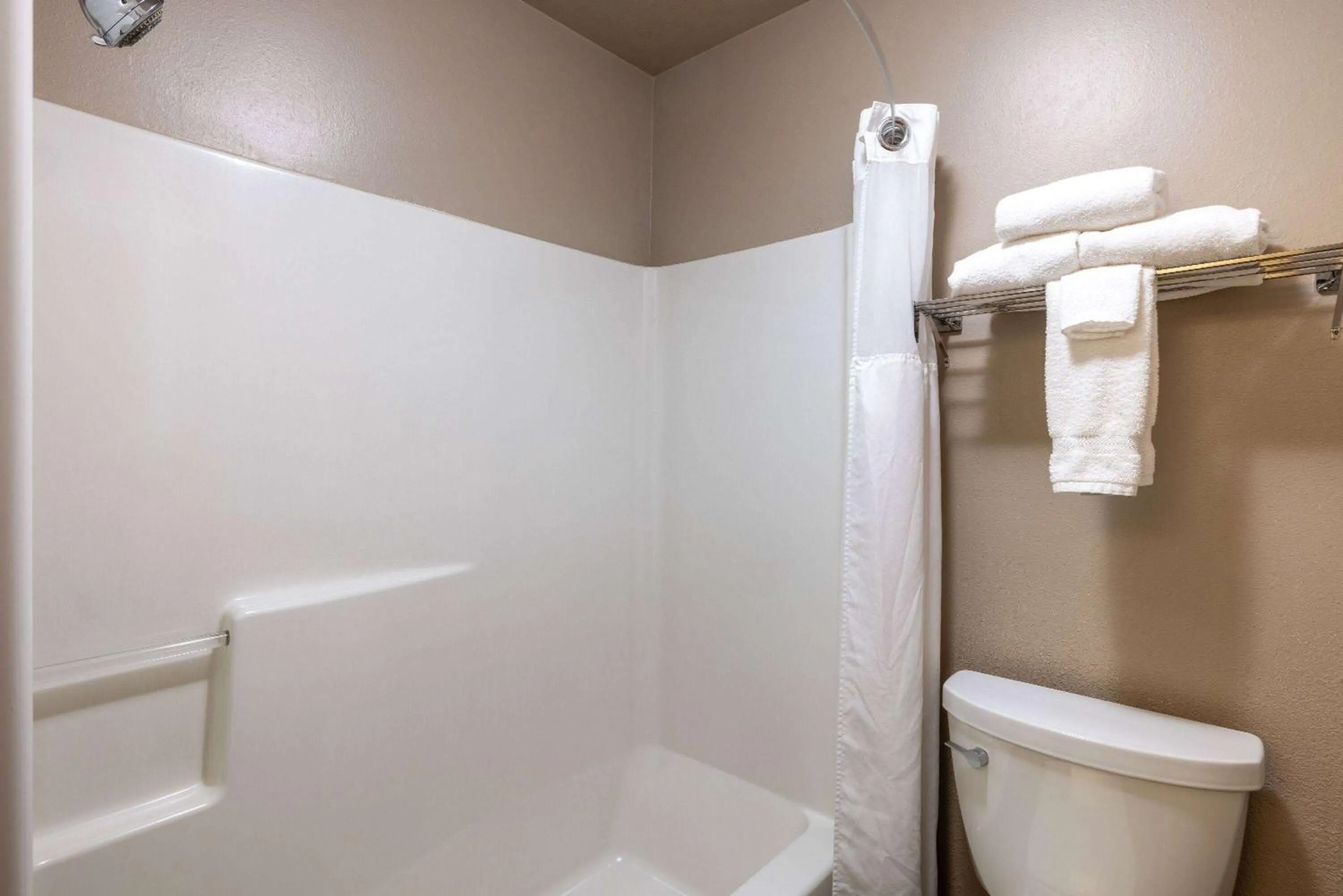 TV and multimedia in Super 8 by Wyndham Belgrade/Bozeman Airport